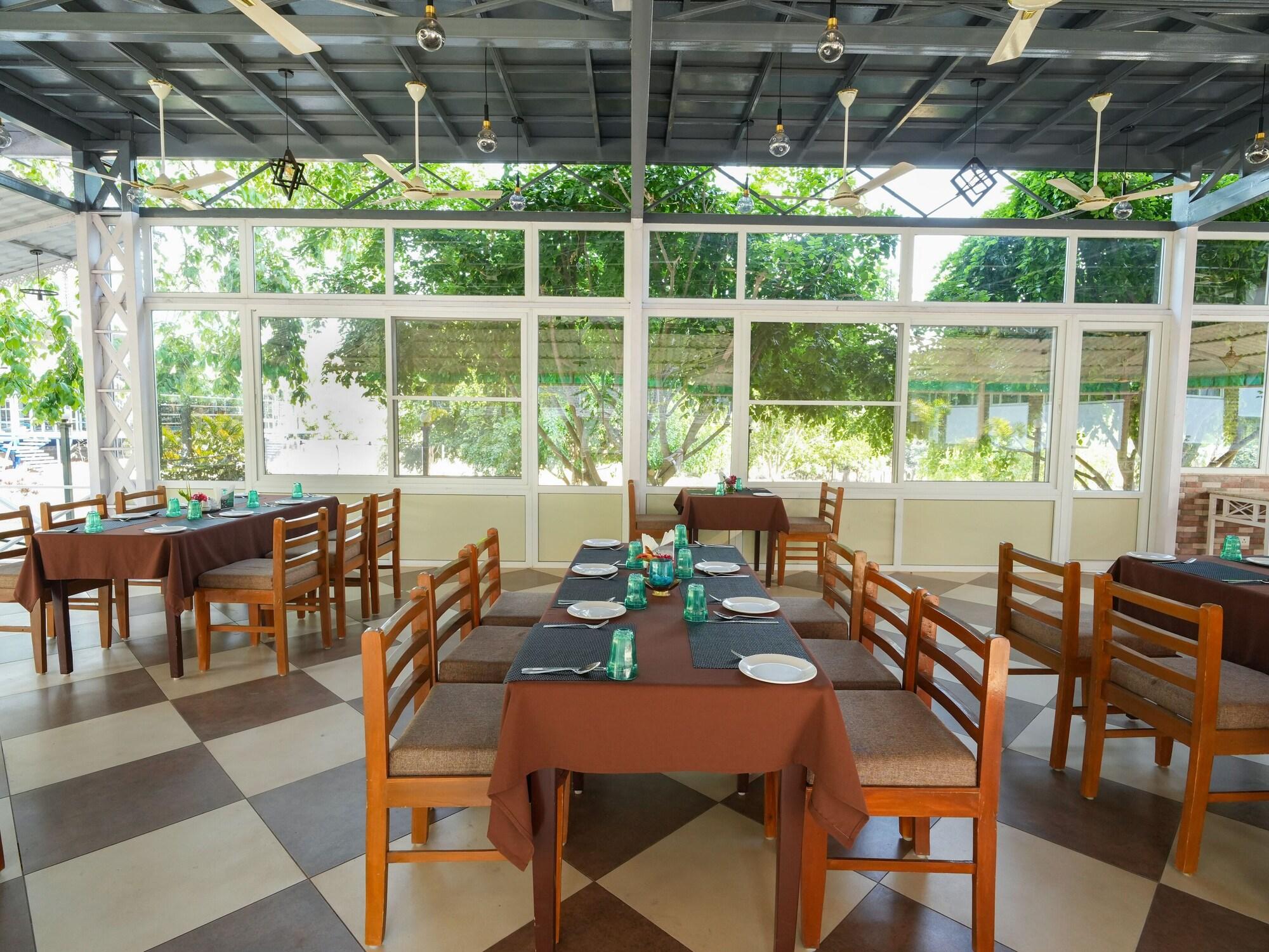 Restaurant MGM Whispering Wind's Yelagiri
