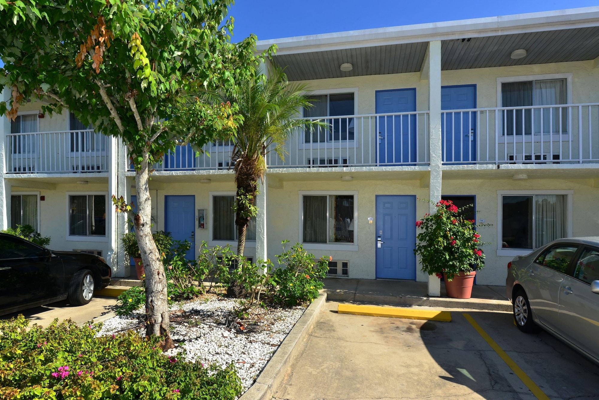 Vista Exterior Americas Best Value Inn Bradenton Sarasota