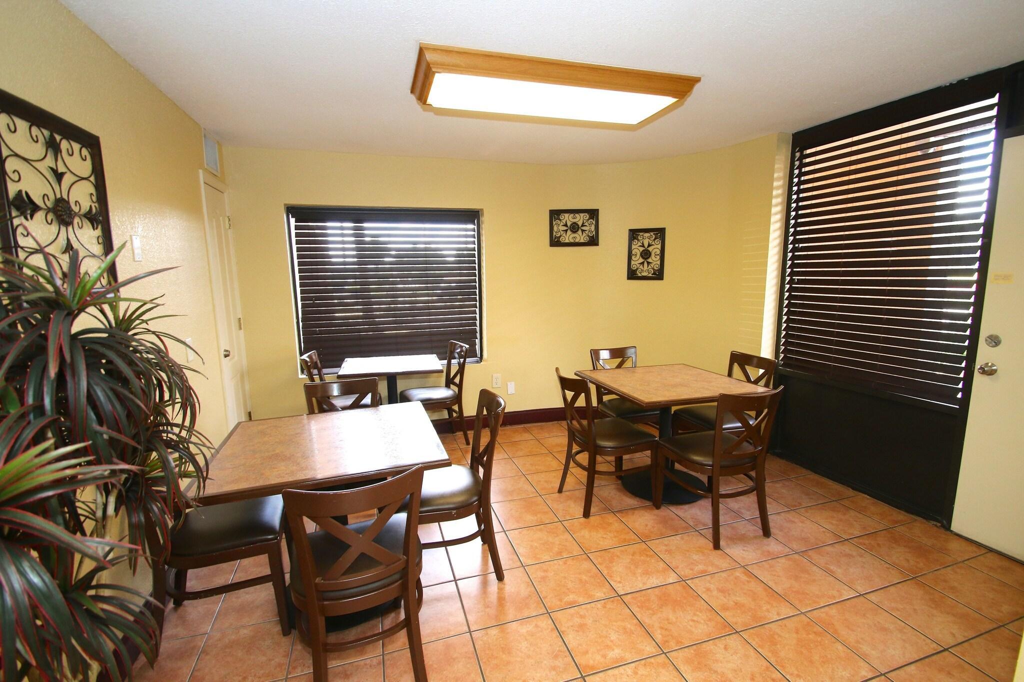 Restaurant Days Inn by Wyndham Kissimmee West