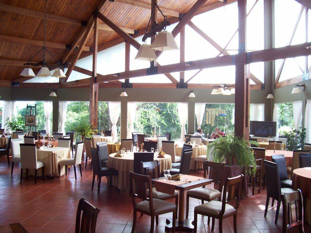 Restaurant Howard Johnson Hotel & Spa Villa General Belgrano