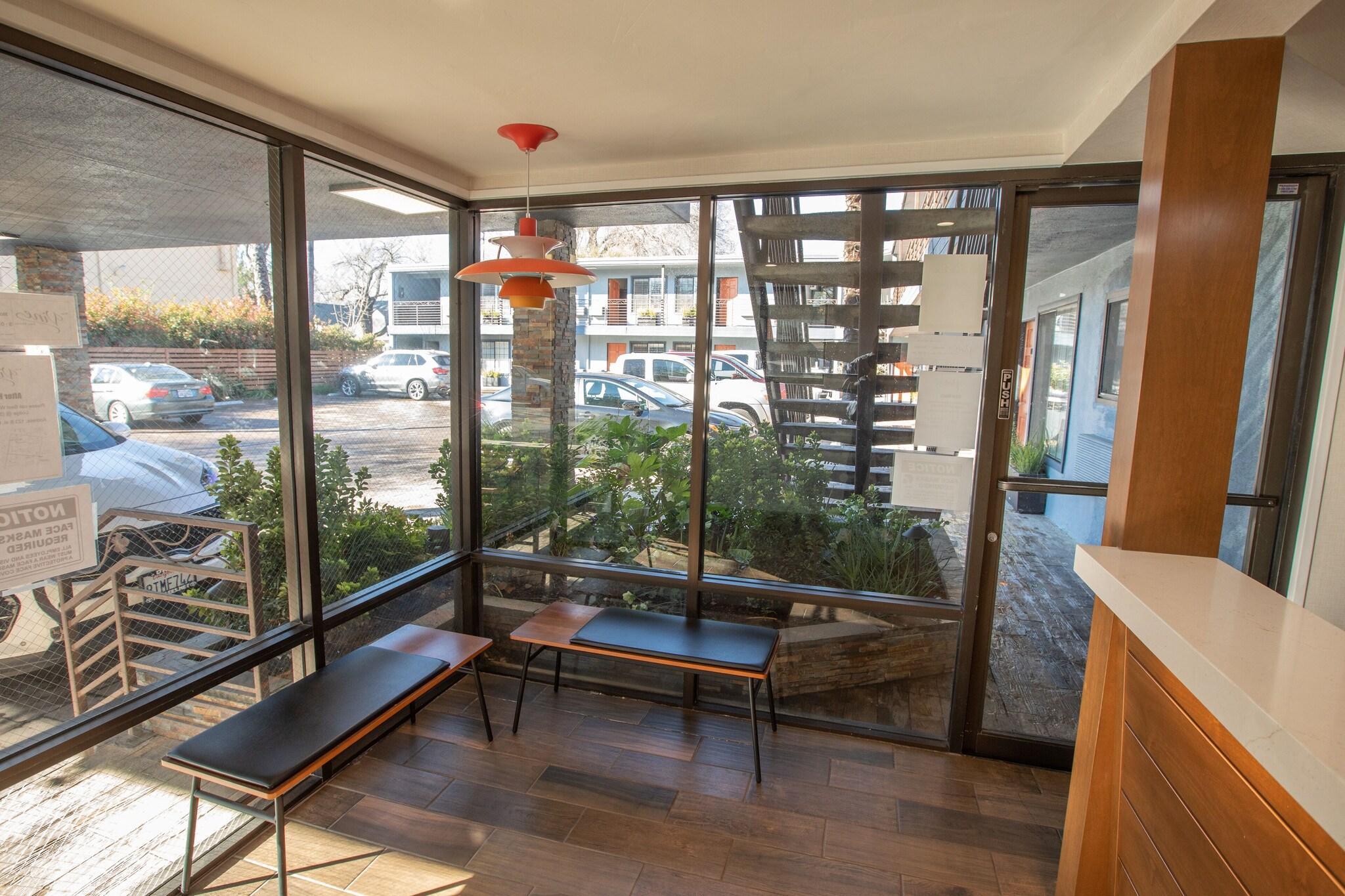 Vista Lobby The Vine Inn Davis