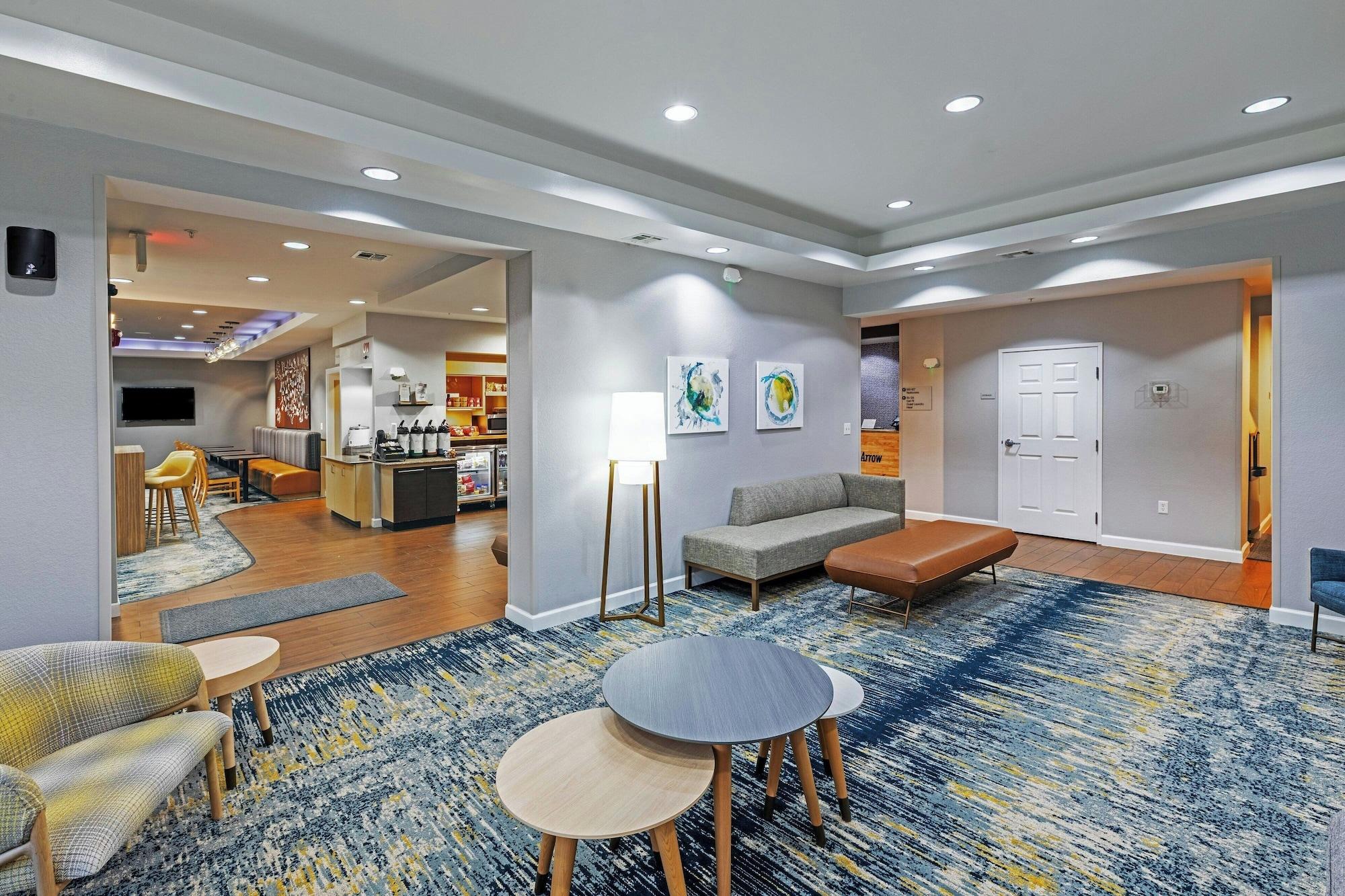 Vista Lobby Towneplace Suites by Marriott Broken Arrow