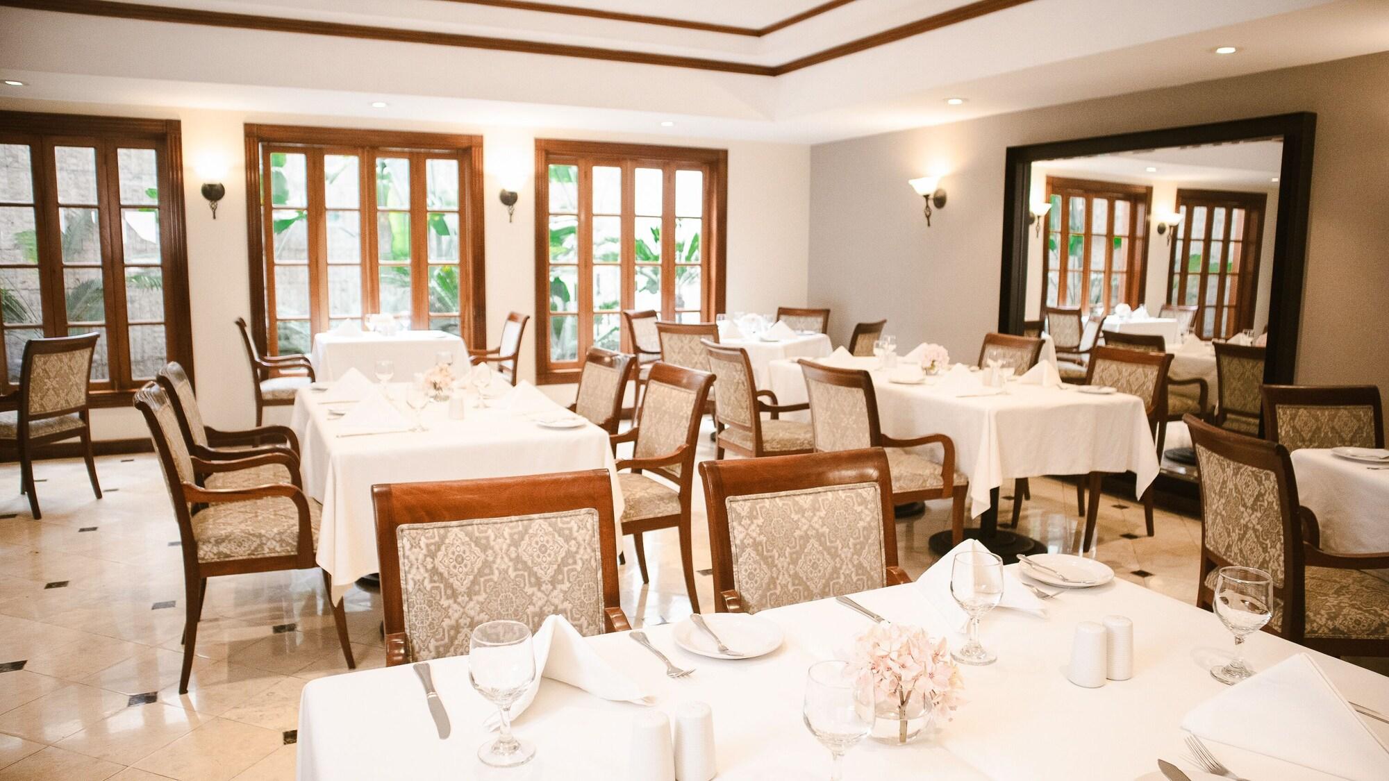 Restaurant Los Tallanes Hotel & Suites