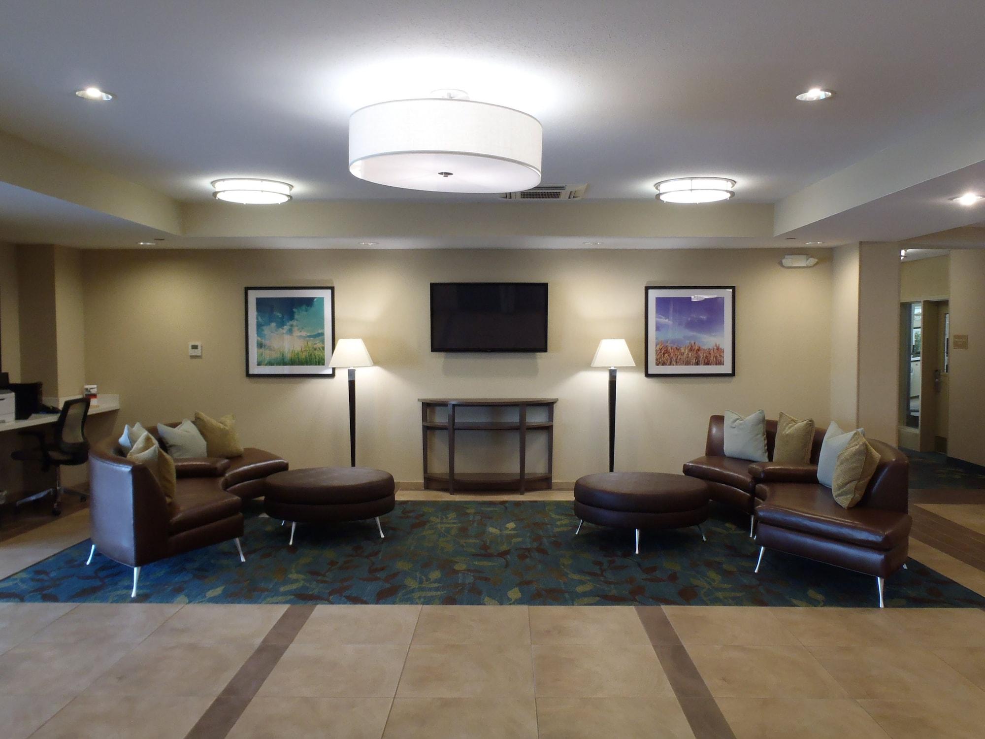 Vista Lobby Candlewood Suites Austin Airport by IHG