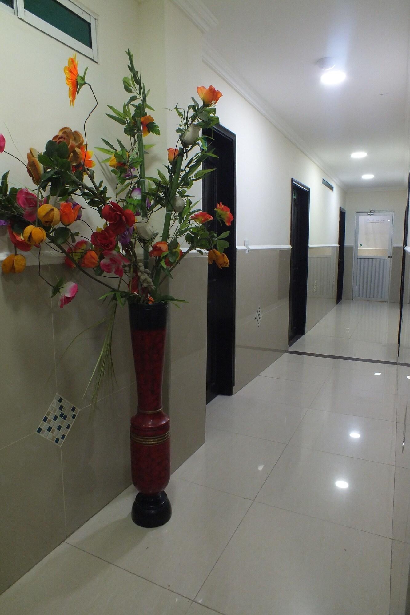 Varios Hotel Emeralda Inn