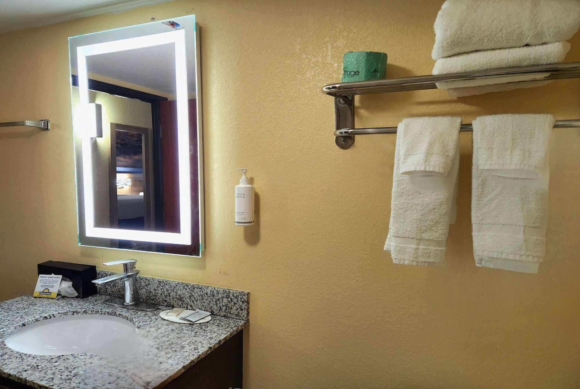 Equipamiento de Habitación Days Inn by Wyndham New Orleans Pontchartrain