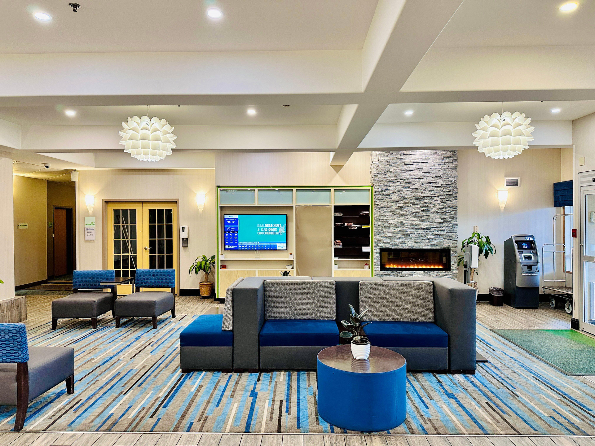 Vista Lobby Holiday Inn Hotel & Suites Regina by IHG