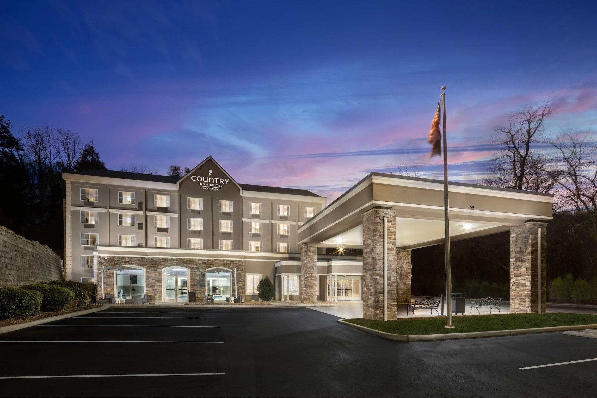 Vista Exterior Country Inn & Suites by Radisson Asheville Downtown Tunnel Road