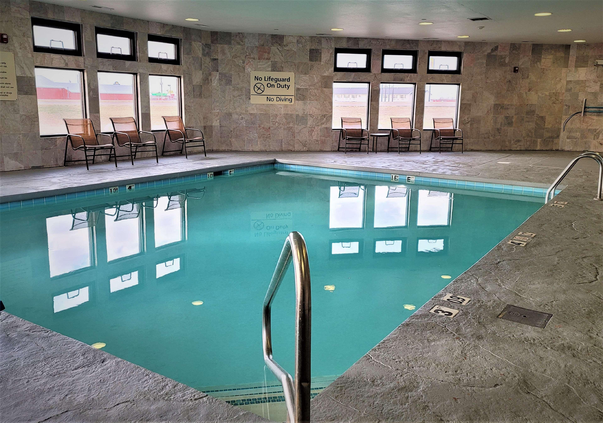 Vista Piscina Hampton Inn Hays-North of I-70