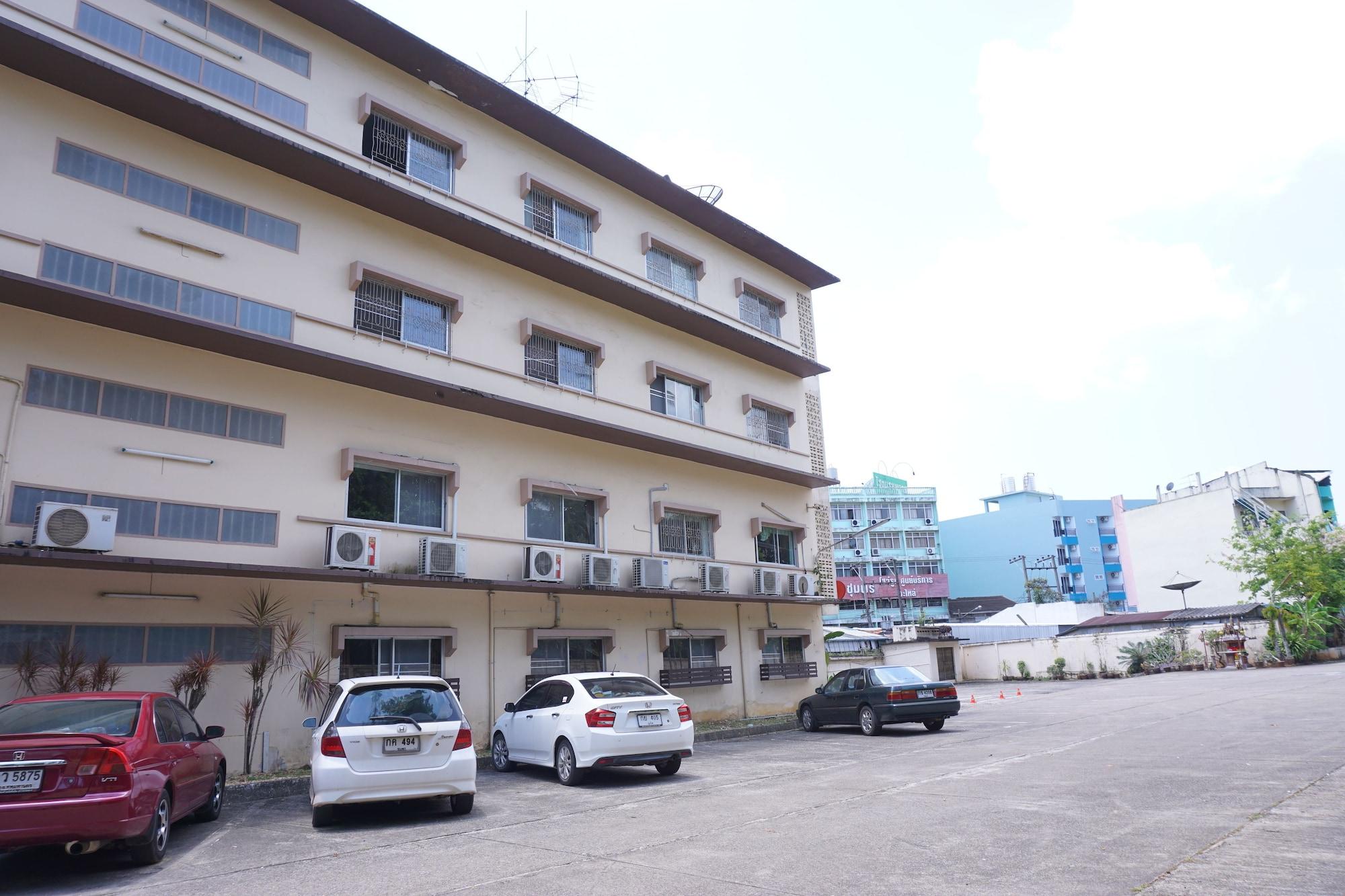 Varios Sri Chumphon Hotel