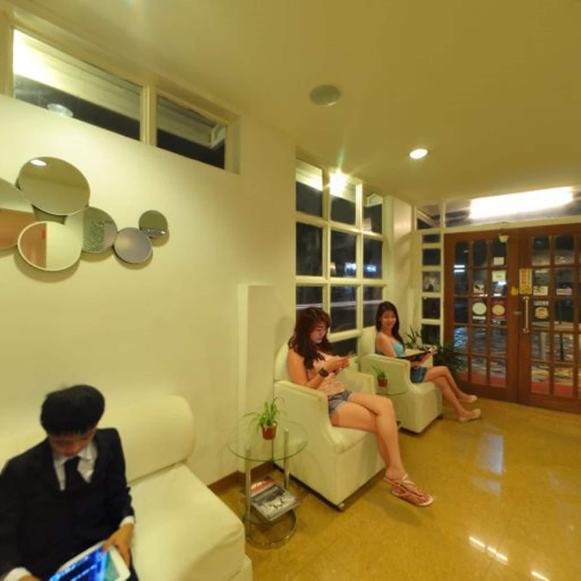Vista Lobby House of Big Brother