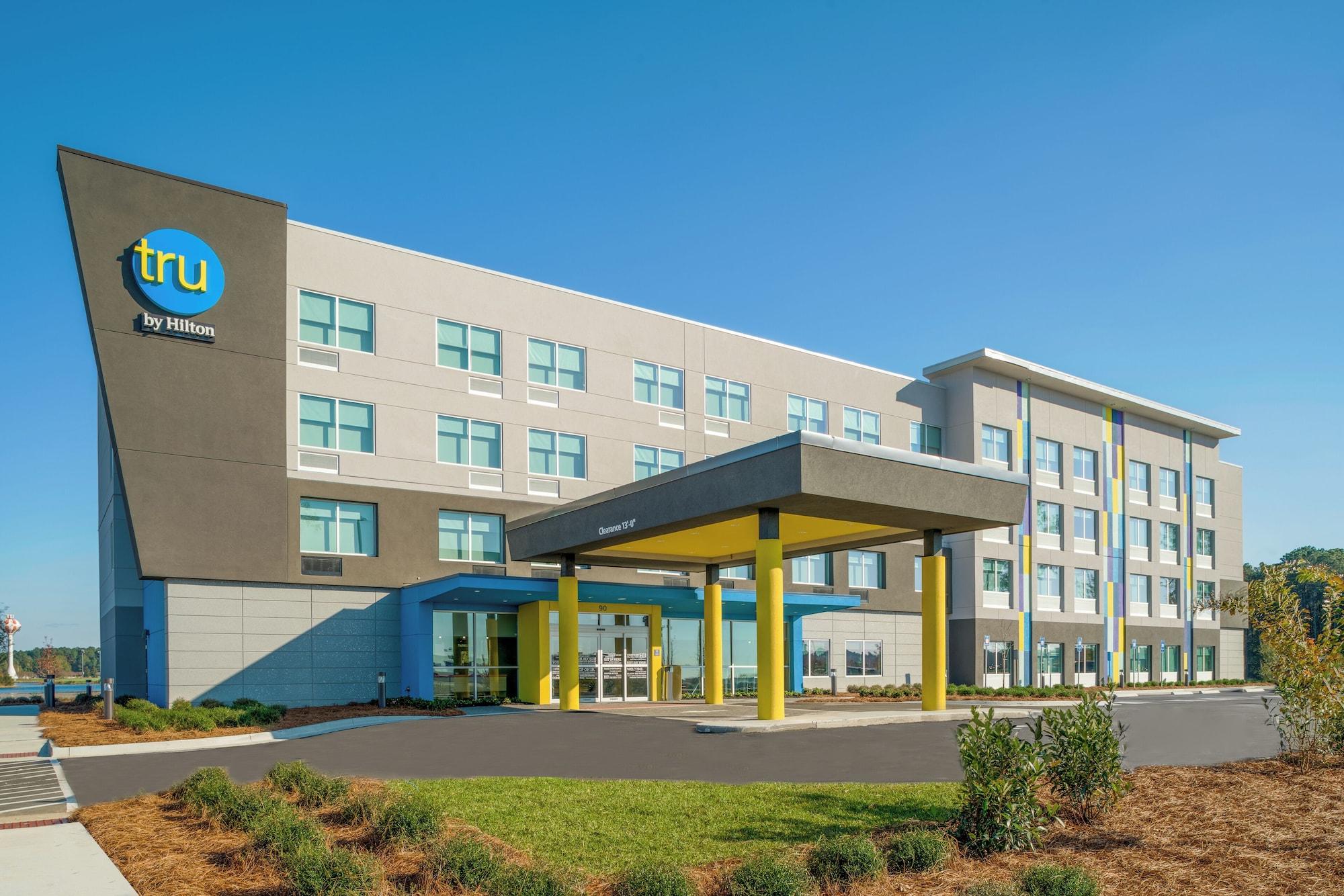 Vista Exterior Tru by Hilton Savannah Airport