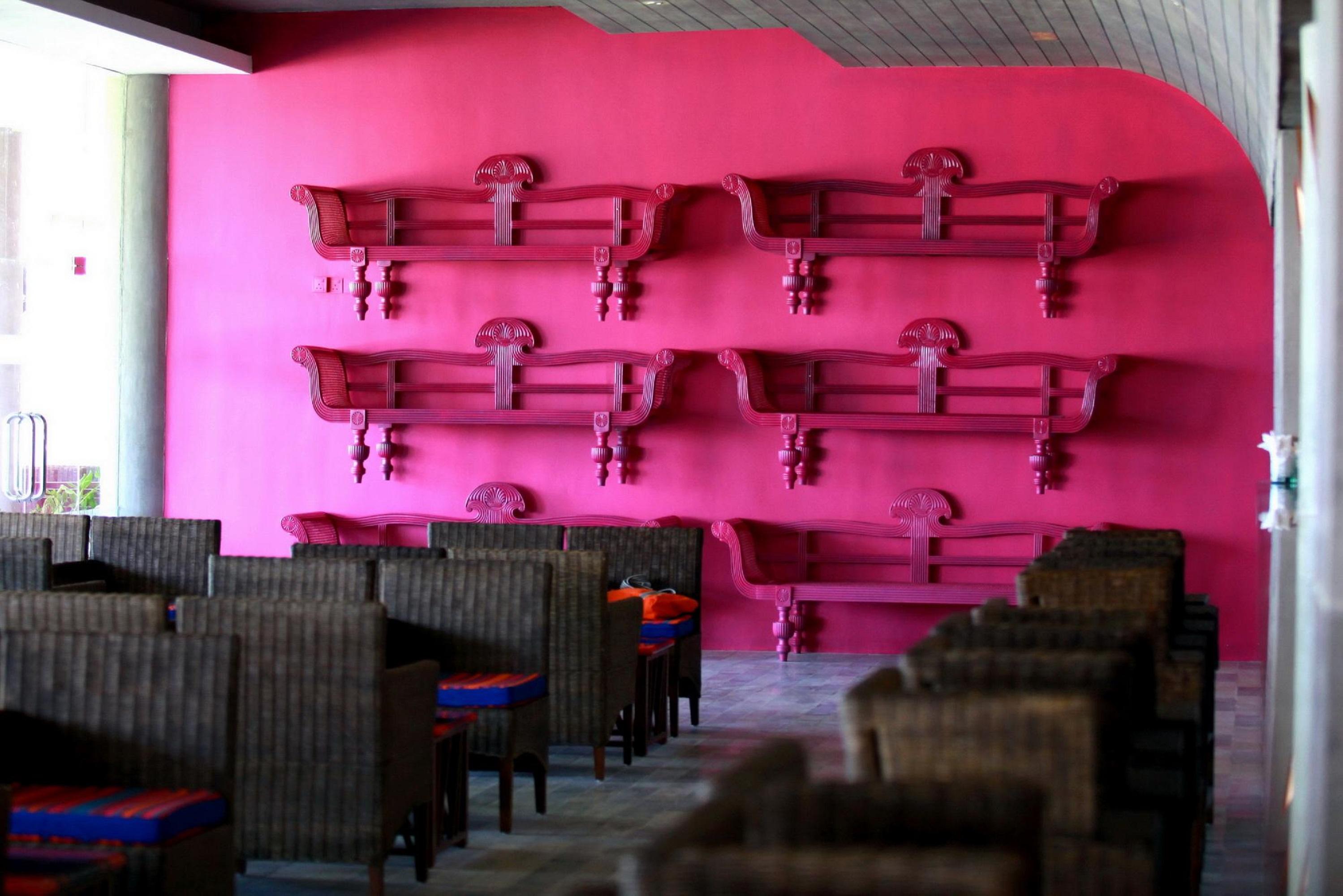 Bar/Salón Hikka Tranz by Cinnamon