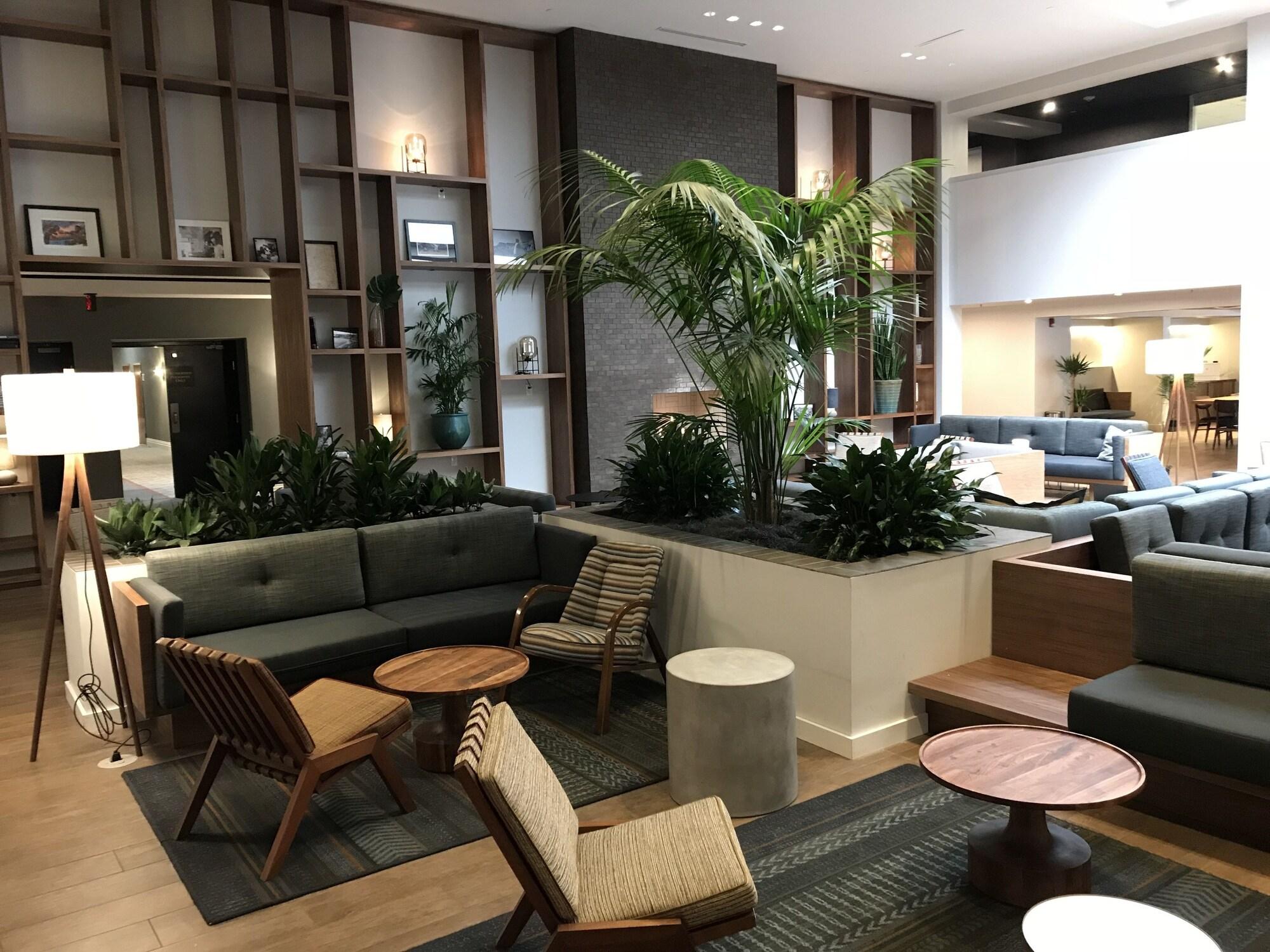 Vista Lobby DoubleTree by Hilton Atlanta Windy Hill Ballpark