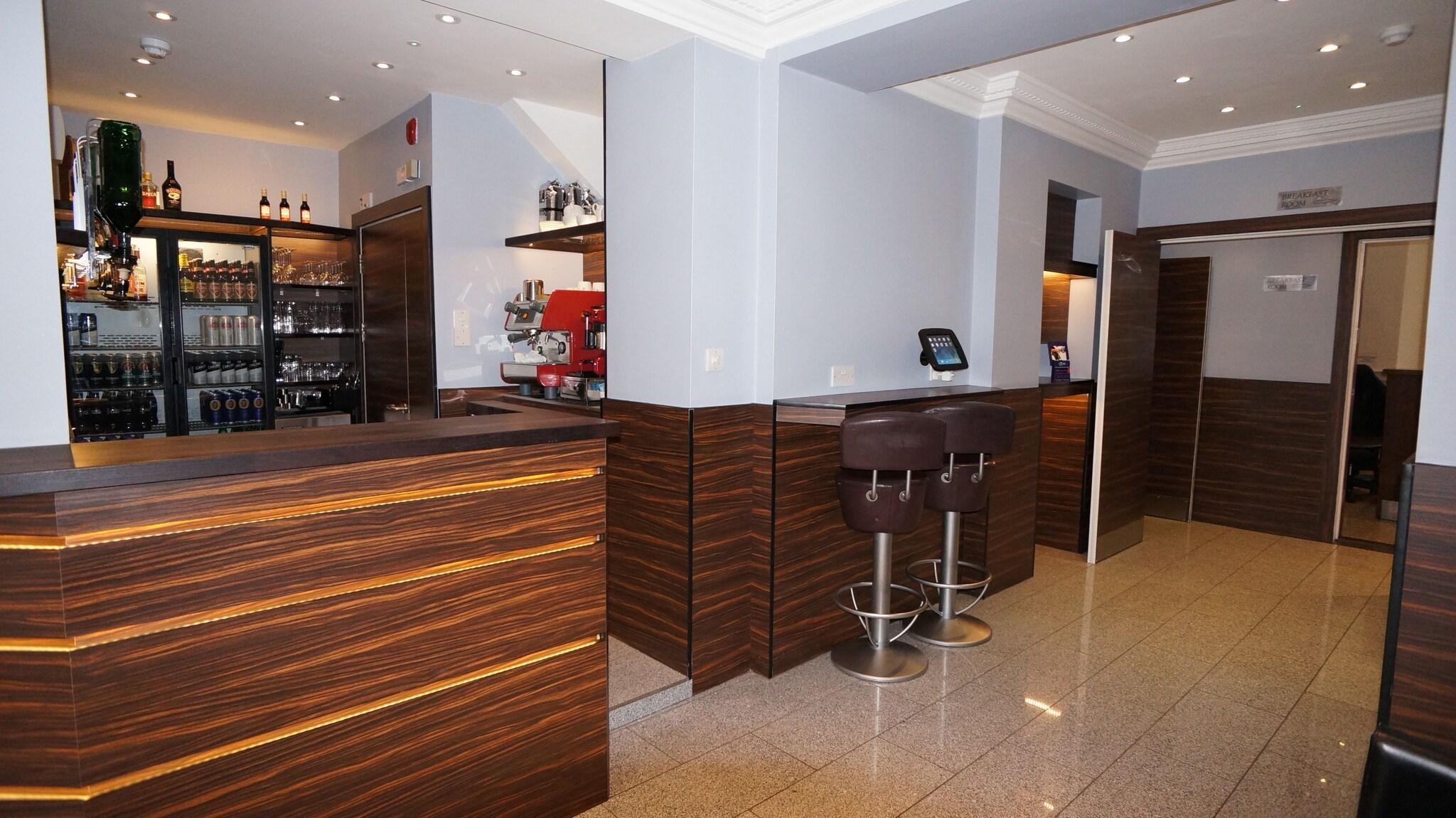 Bar/Salón Crestfield Hotel