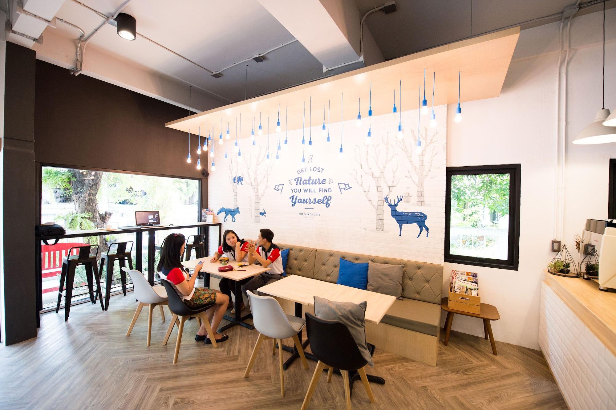 Bar/Salón Shade House - Bitec Bangna