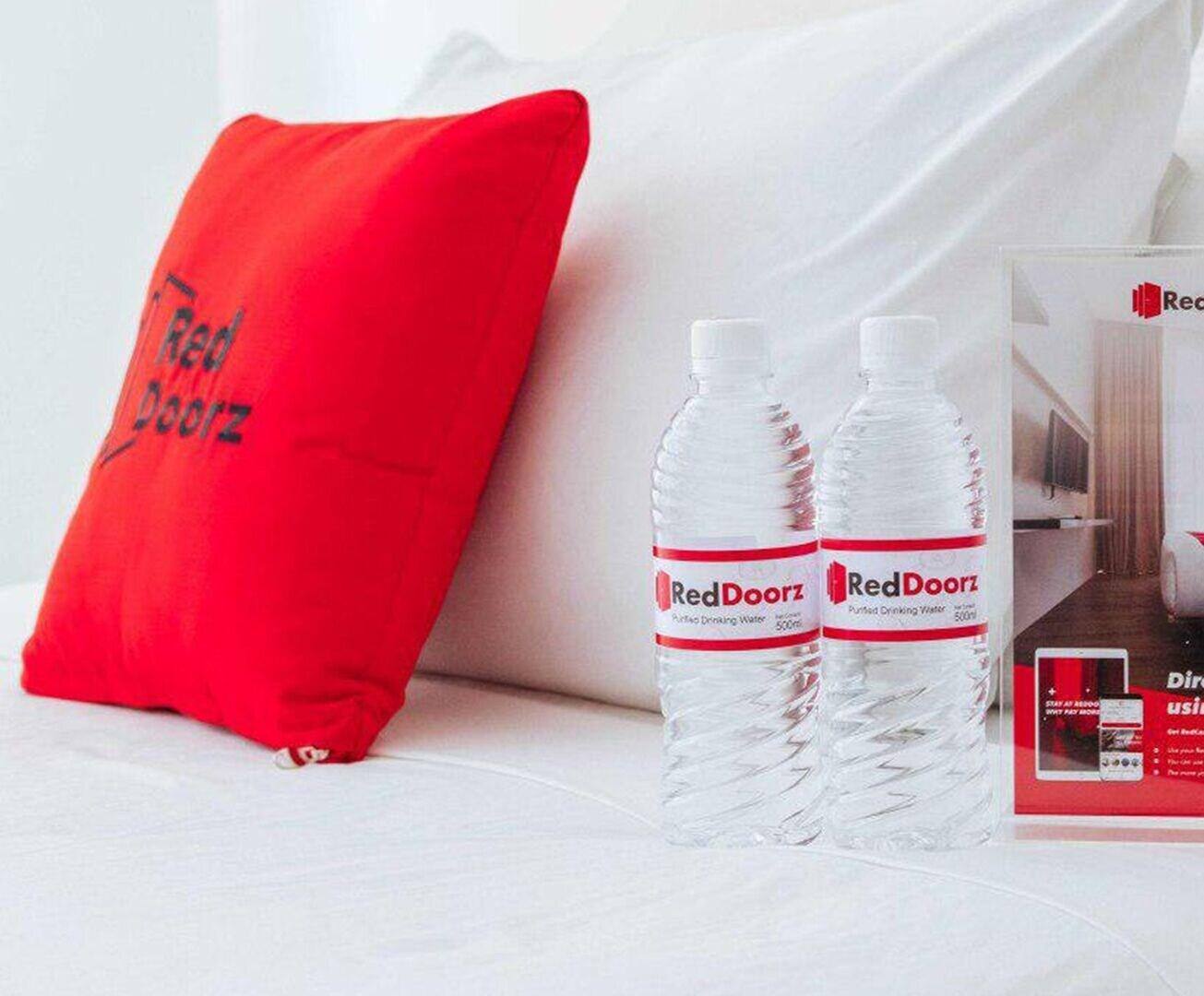 Set de Habitación RedDoorz Plus @ Ruby Las Pinas Weekly Stay