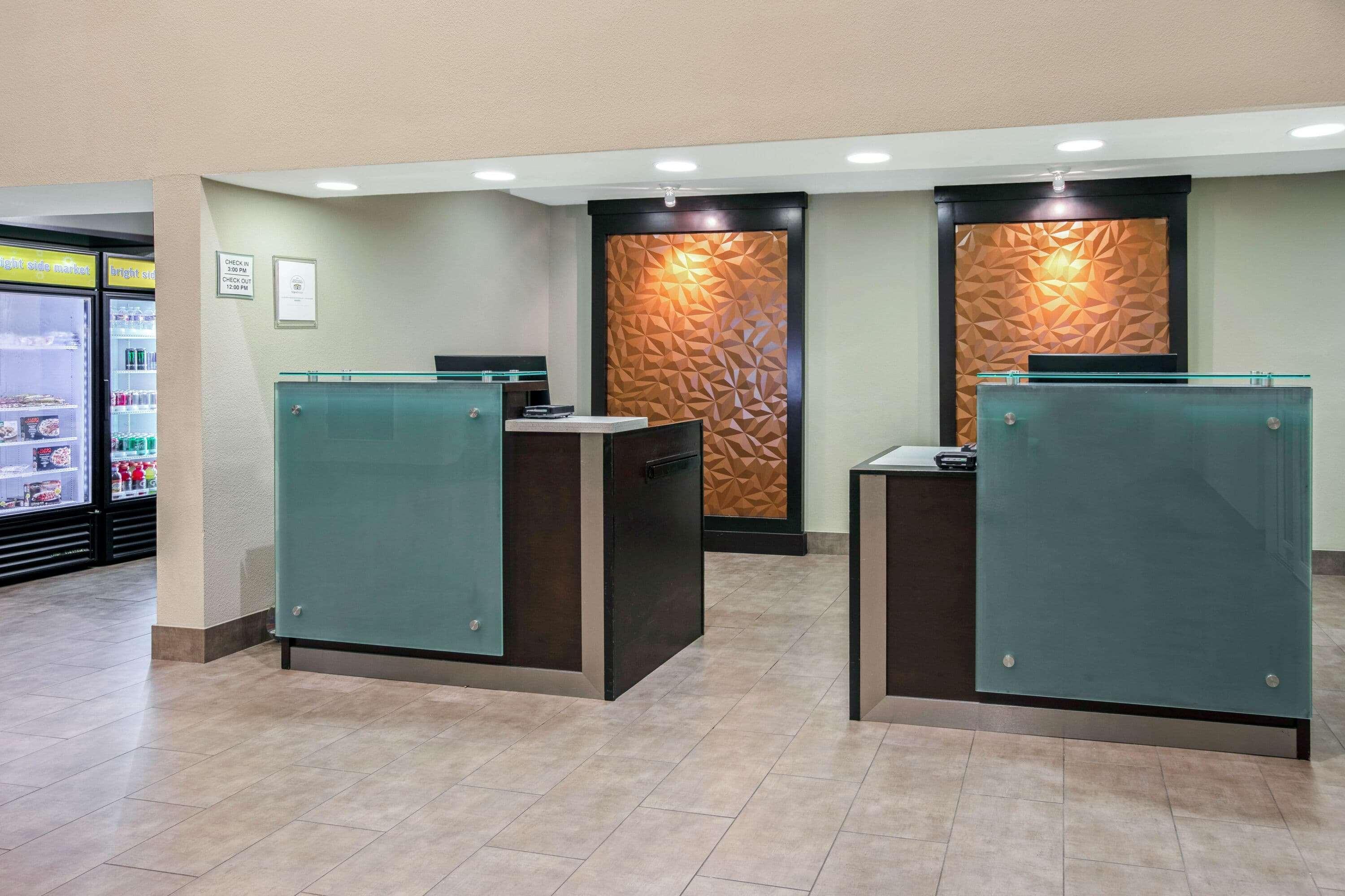 Vista Lobby La Quinta Inn & Suites Dallas - Las Colinas