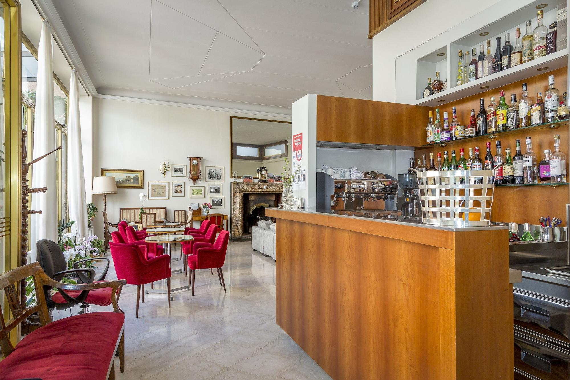 Bar/Salón Albergo Ristorante Tre Re