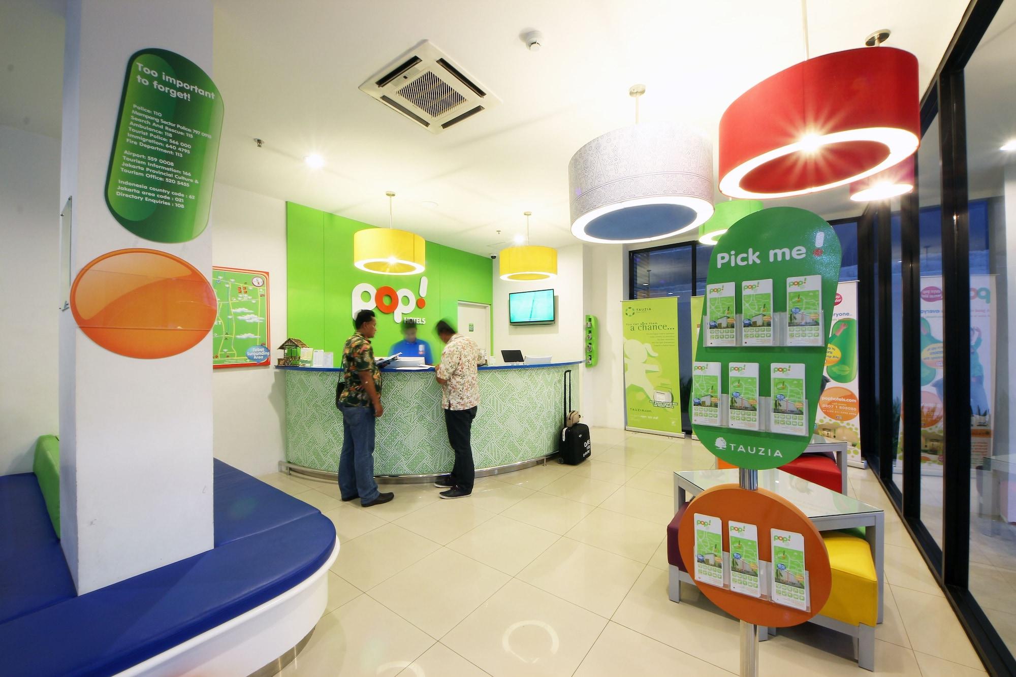Vista Lobby POP! Hotel Tebet Jakarta
