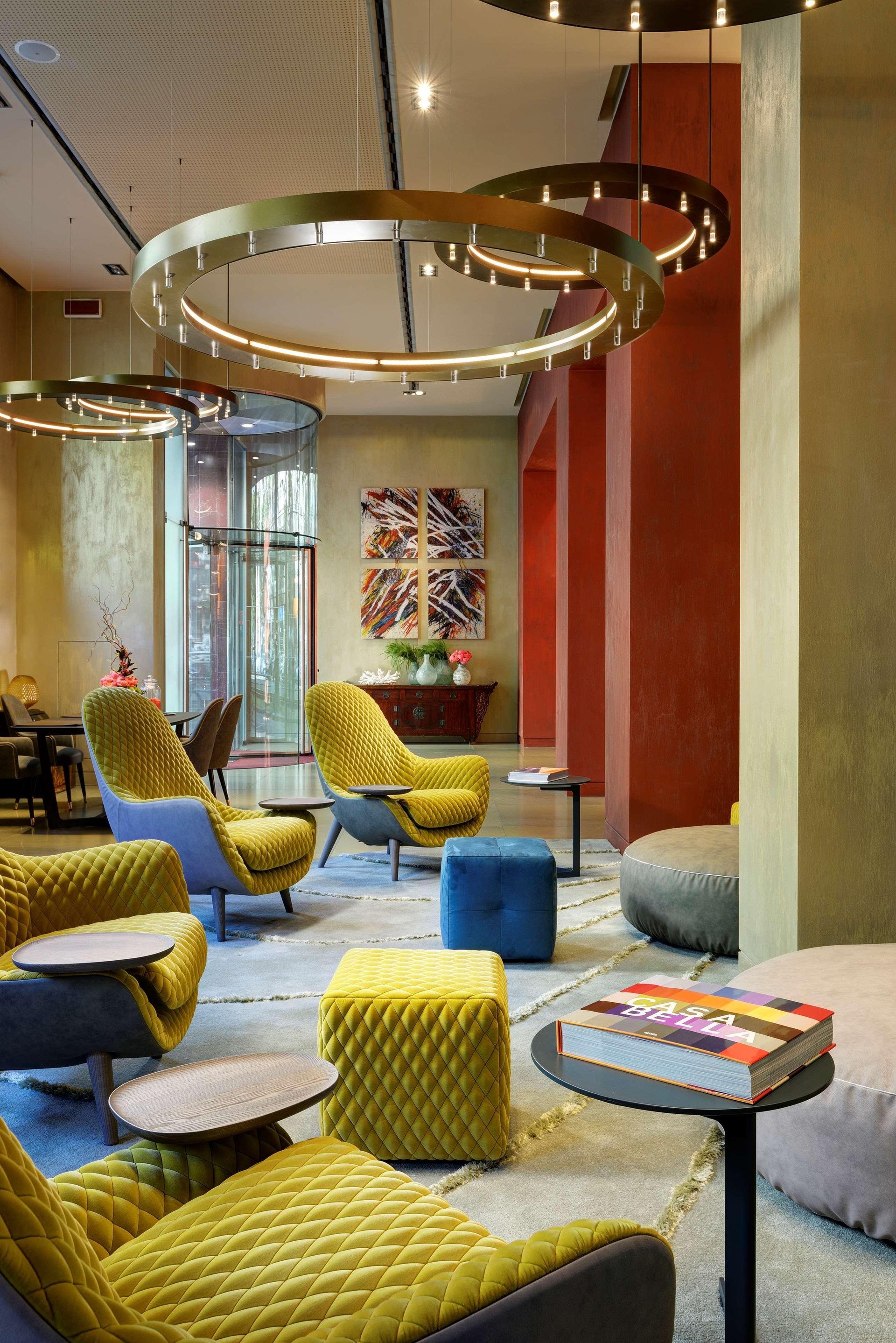 Vista Lobby Enterprise Hotel