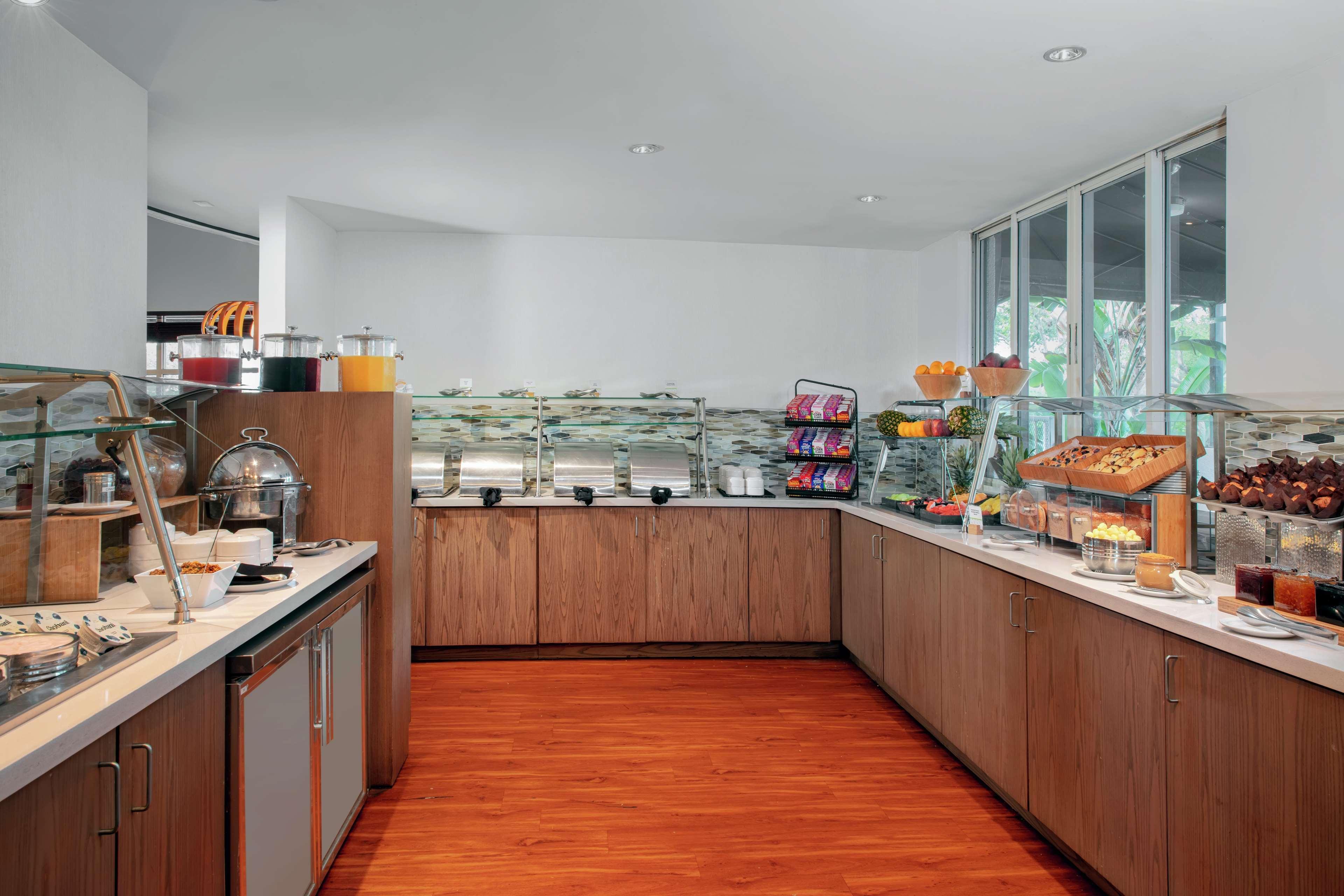 Restaurant DoubleTree by Hilton Deerfield Beach Boca Raton