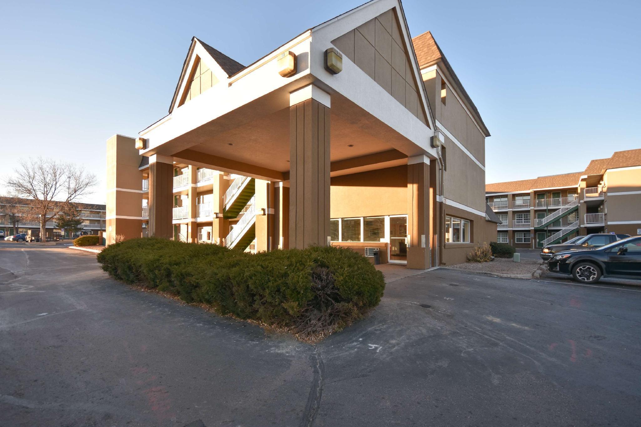 Vista Exterior HomeTowne Studios by Red Roof Denver - Lakewood West