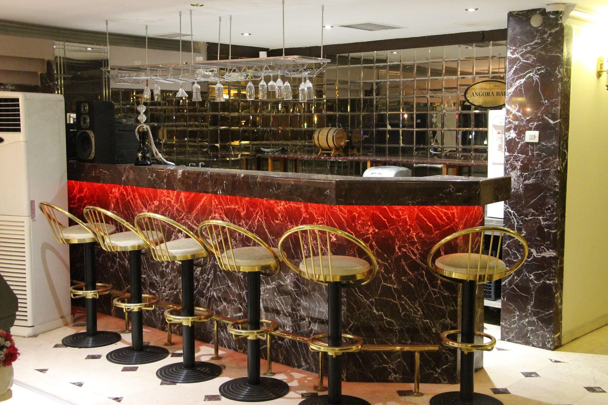Bar/Salón Hotel Akyuz