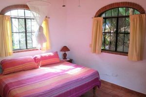 Alquiler Vacacional - Casa Solana, Wonderful Large Outdoor Porch and many French Doors plus Pool