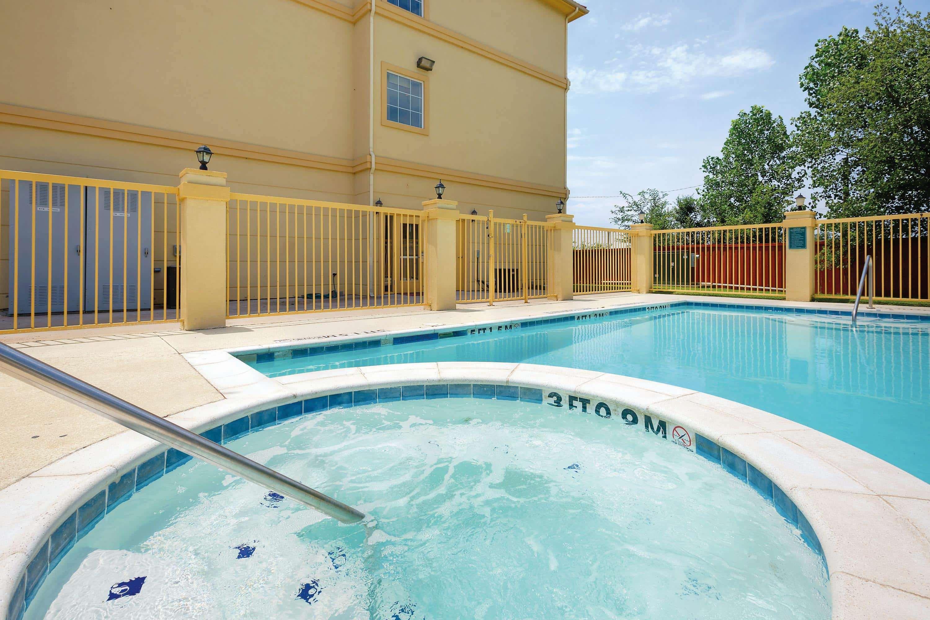 Vista Piscina La Quinta Inn & Suites By Wyndham Cleburne