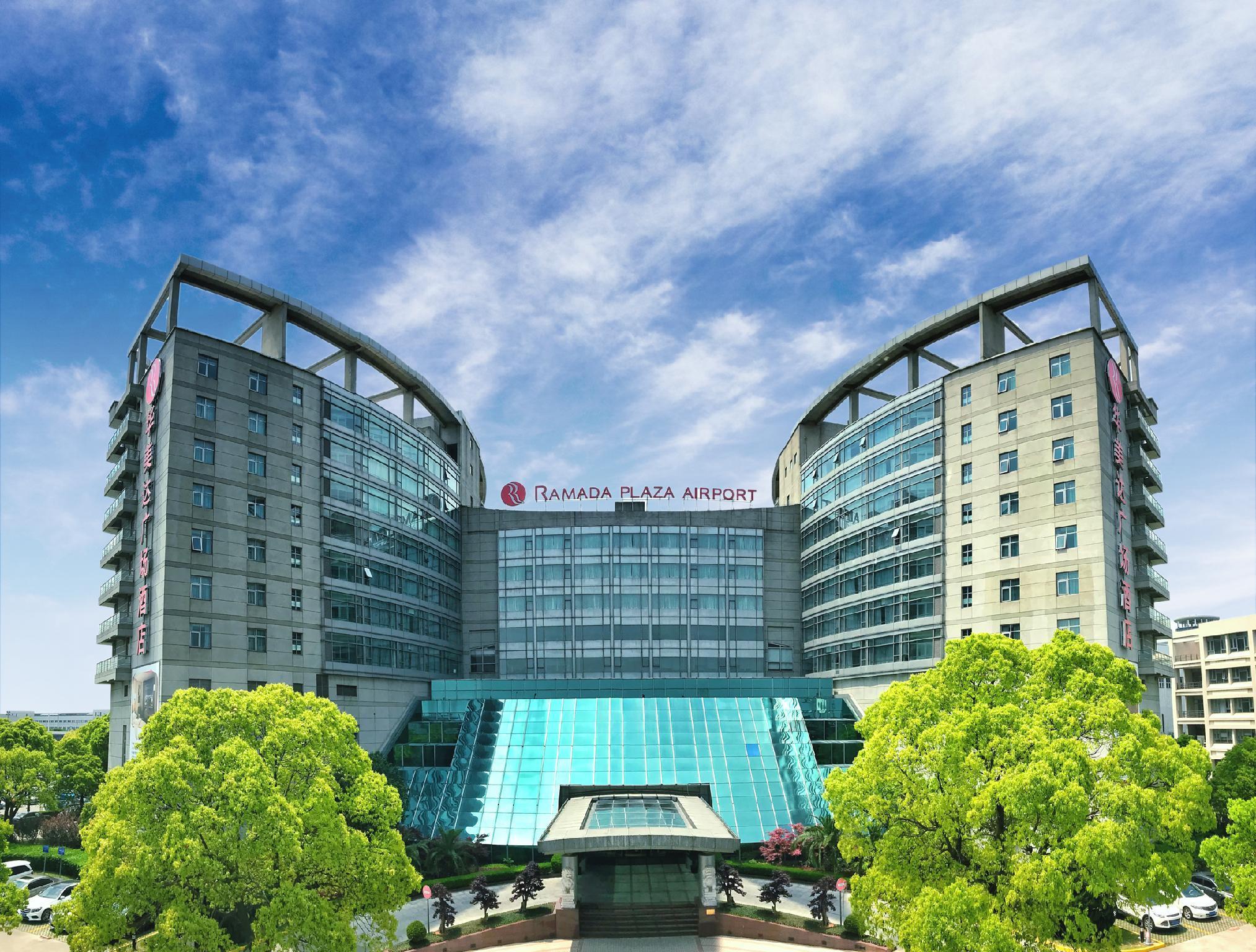 Vista Exterior Ramada Plaza Shanghai Pudong Airport