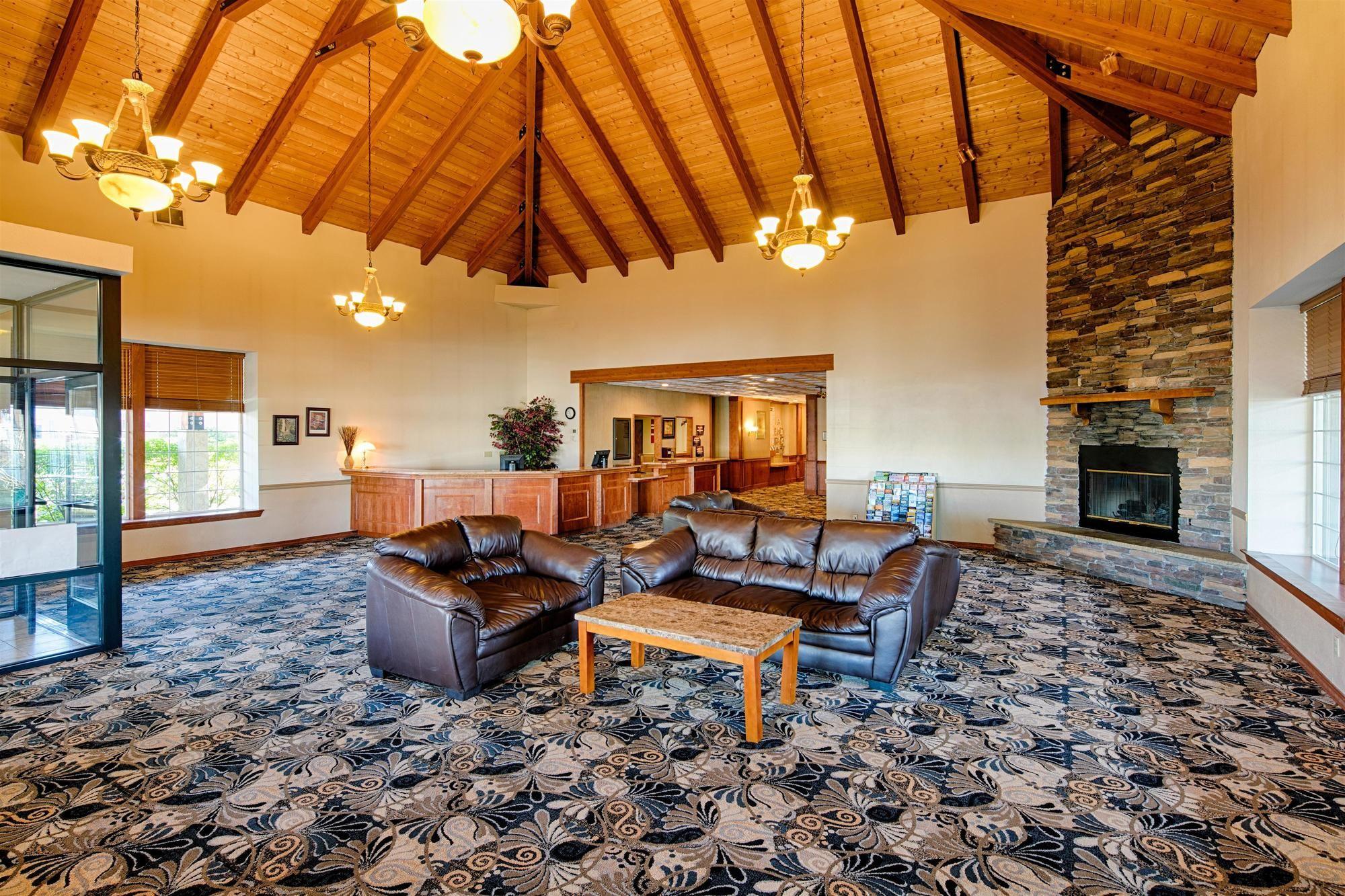Vista Lobby Red Lion Hotel & Conference Center Ellensburg