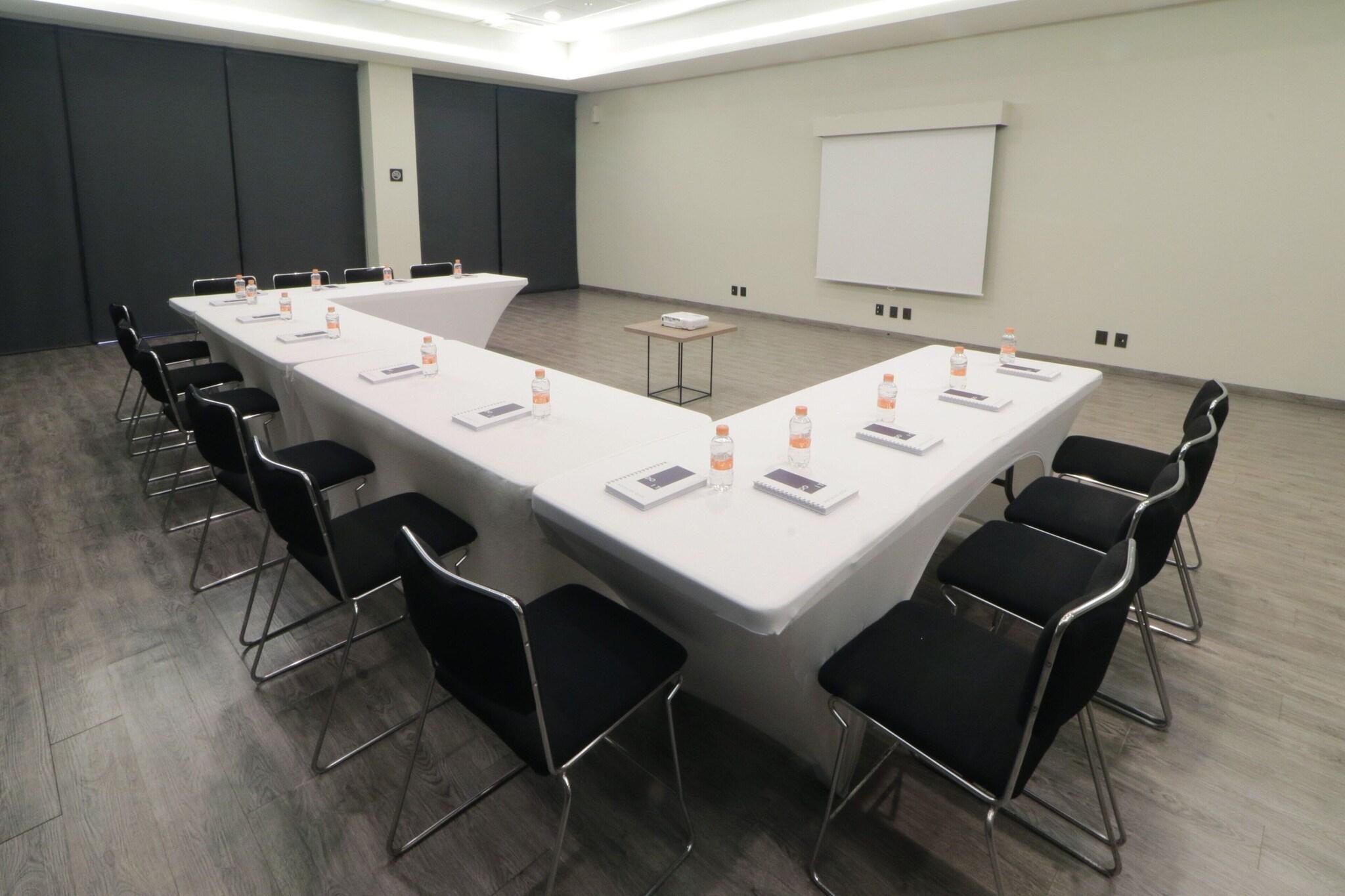 Sala de Reuniones City Express Plus by Marriott Monterrey Galerias