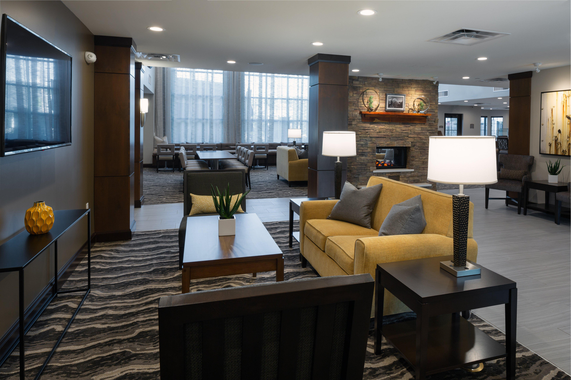 Vista Lobby Staybridge Suites Phoenix - Biltmore Area by IHG