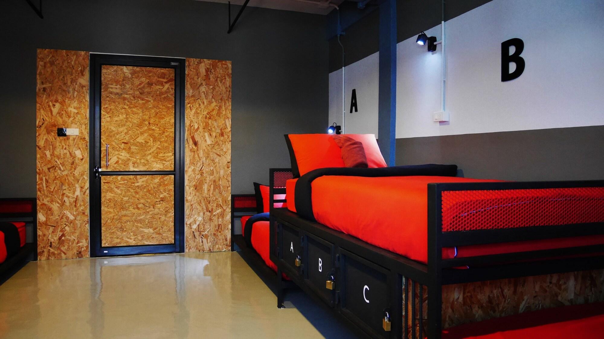 Varios Amity Poshtel - Hostel