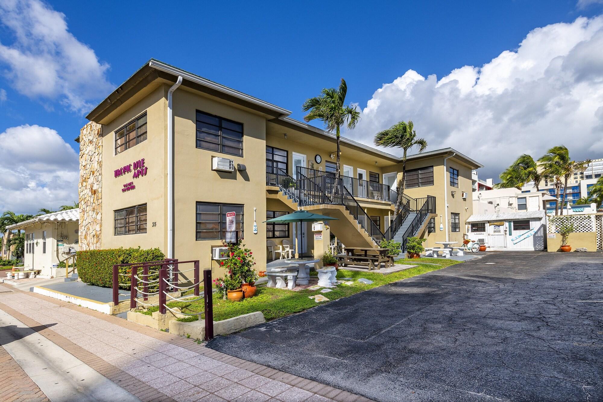 Varios Tropic Isle Hotel and Apartment
