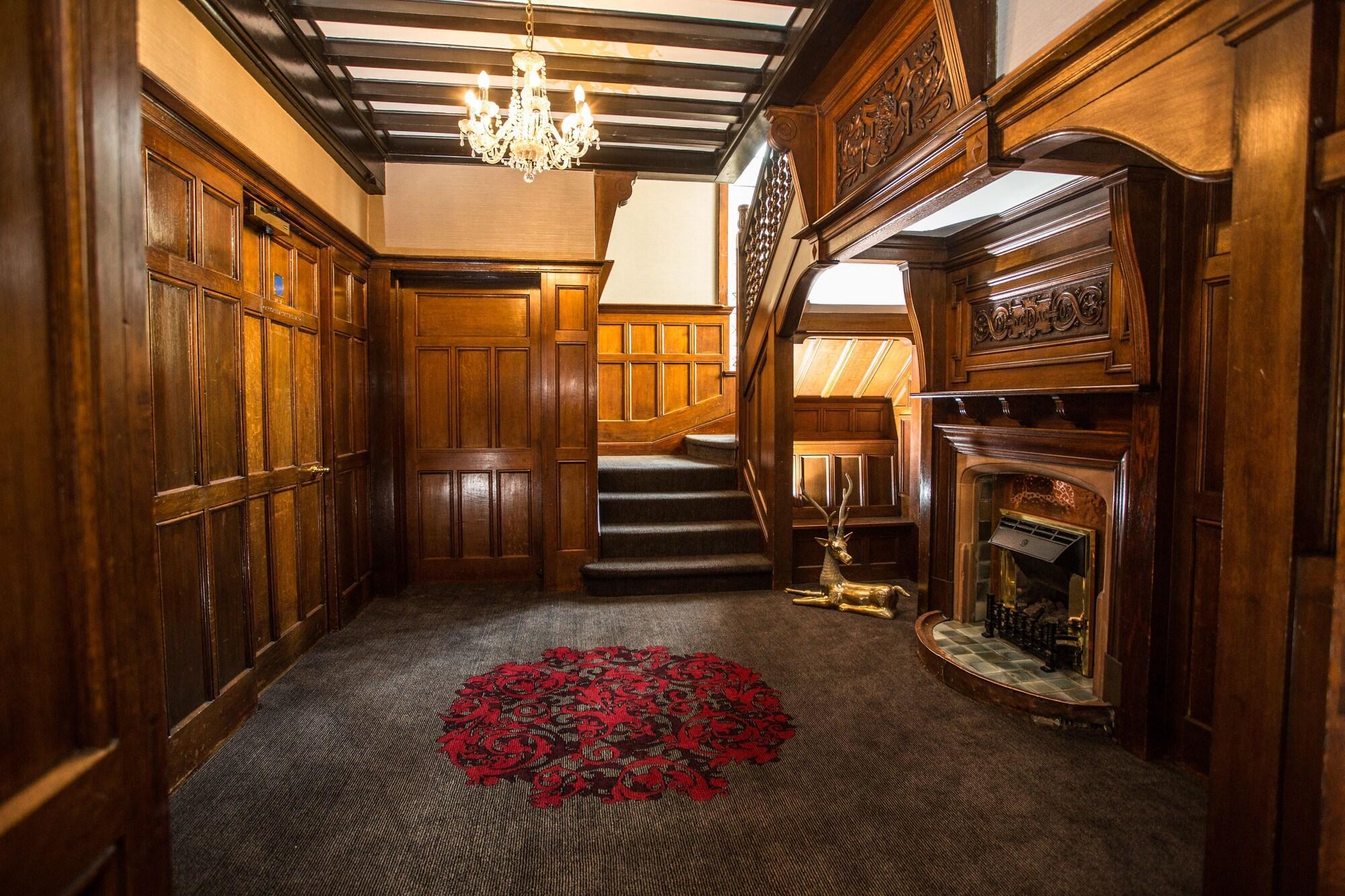 Vista Lobby Mere Court Hotel