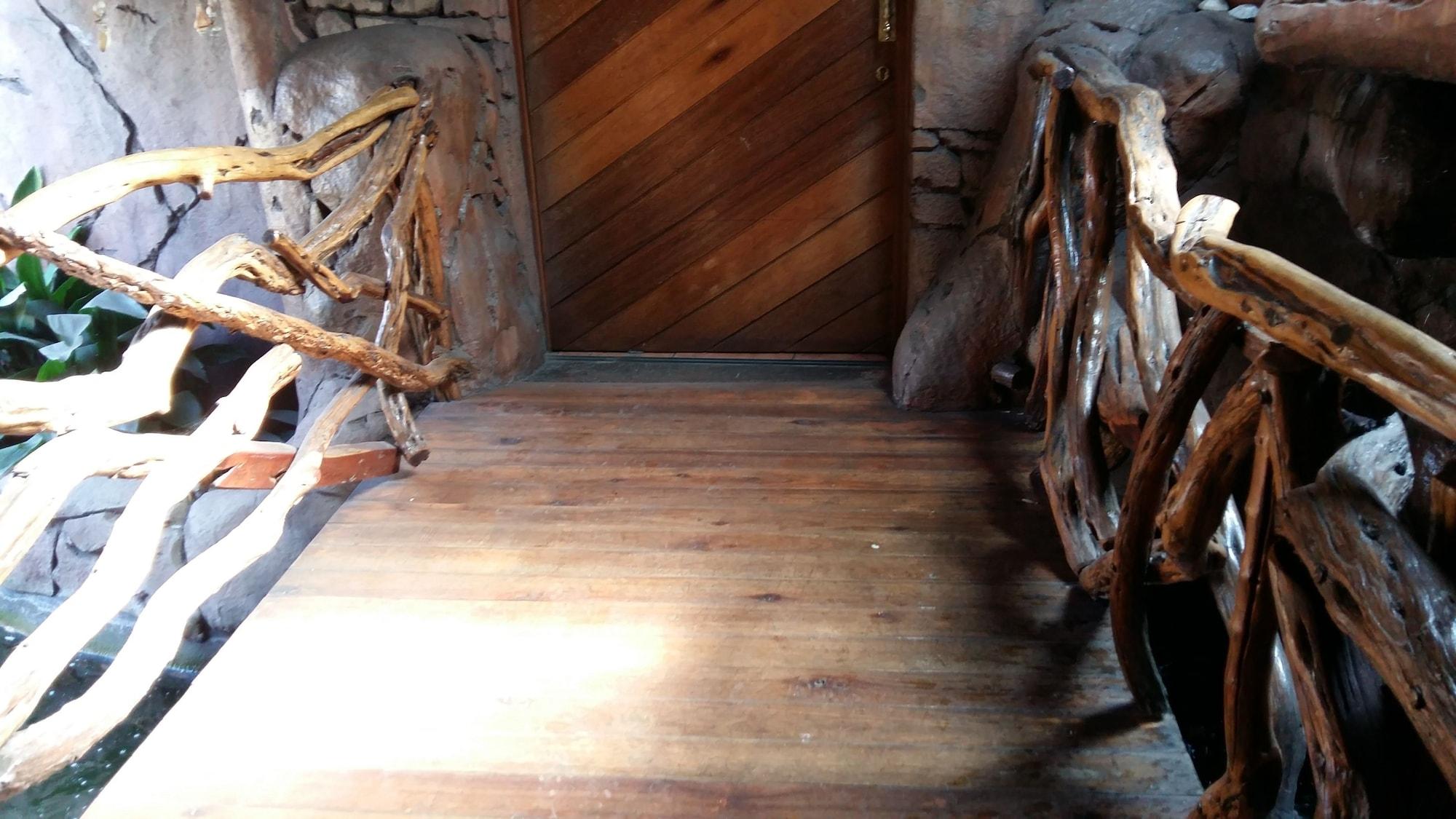 Vista Exterior Pride Rock Accommodation