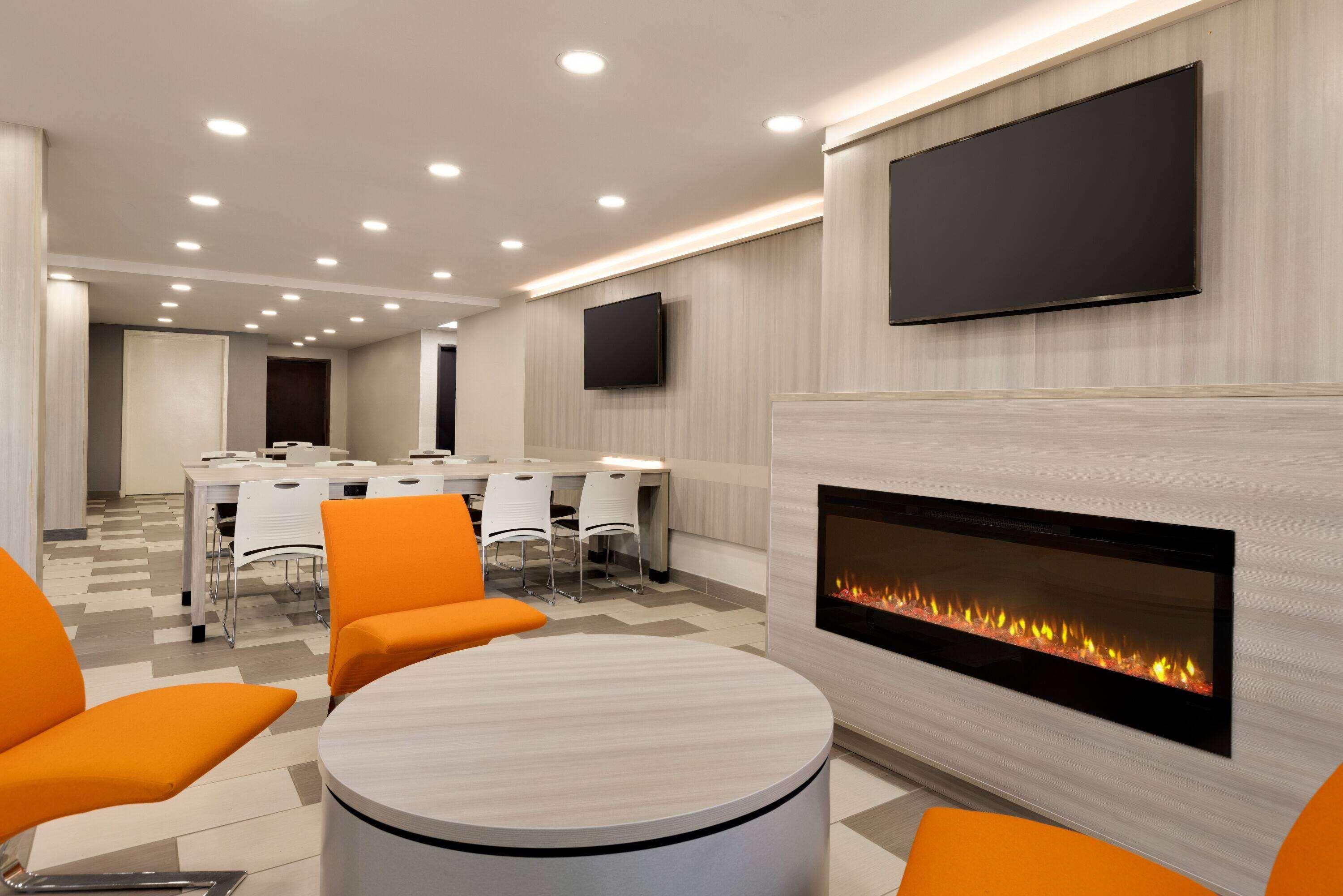 Vista Lobby Microtel Inn & Suites by Wyndham Raleigh
