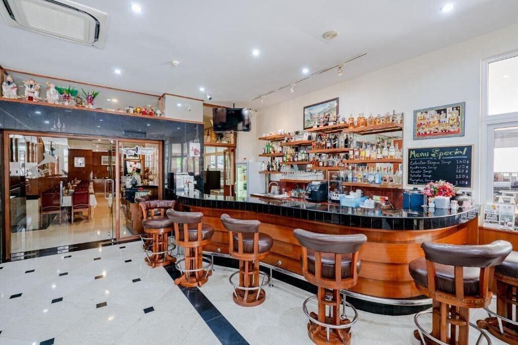 Bar/Salón Whitehouse Condotel
