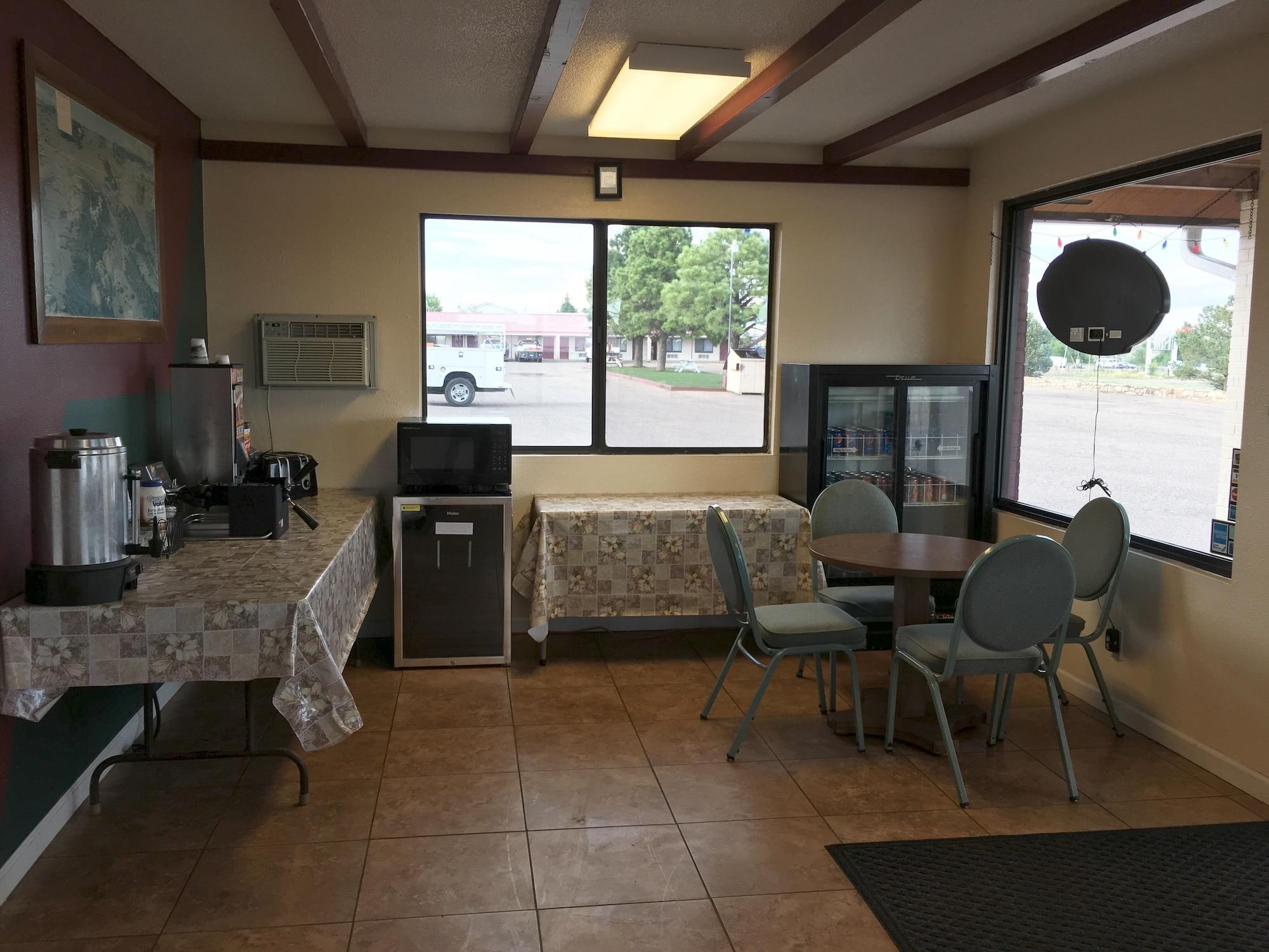 Vista Lobby Regal Motel in Las Vegas, New Mexico