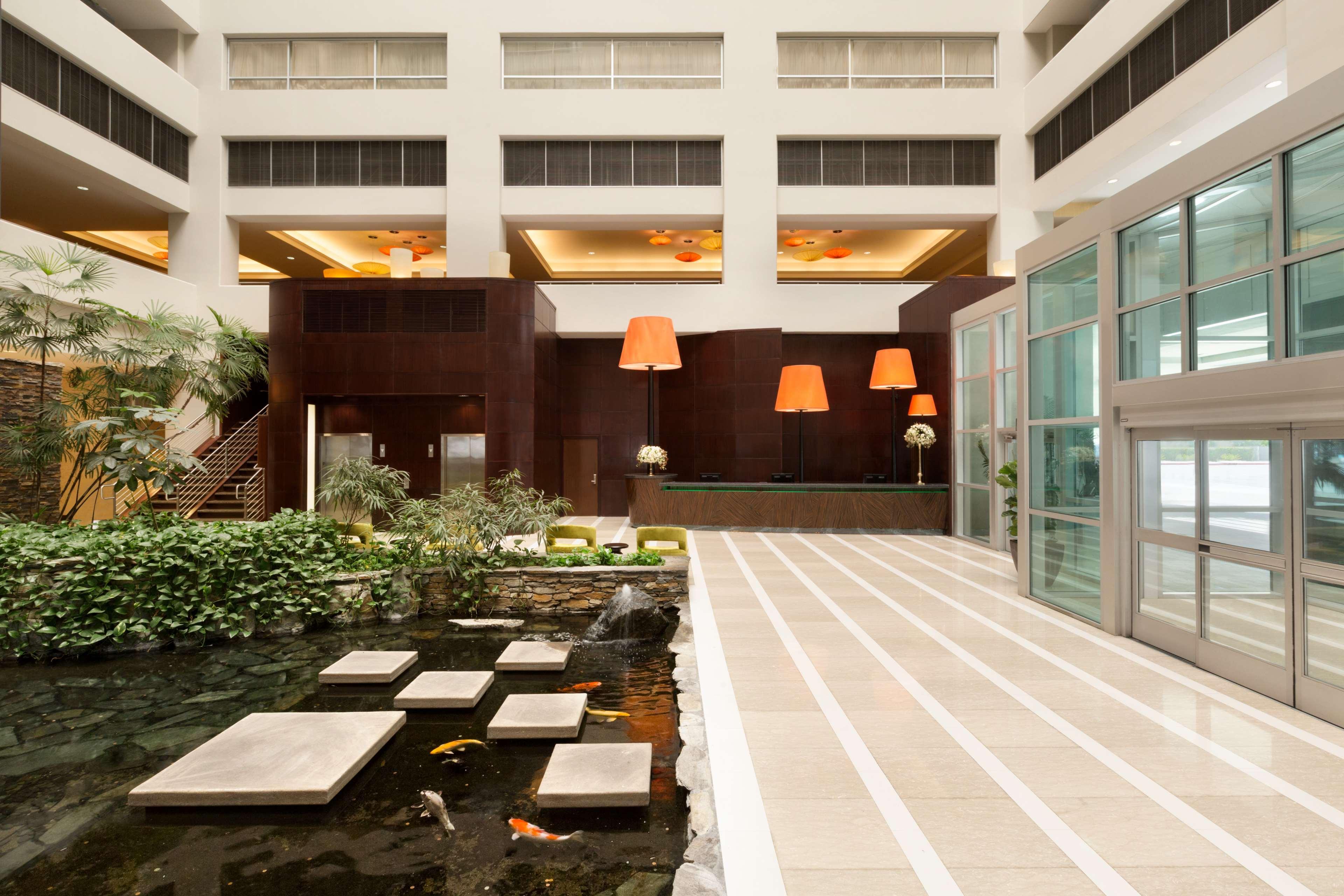 Vista Exterior Embassy Suites Los Angeles - Glendale
