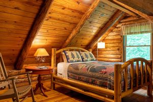 Alquiler Vacacional - Amazing Views!  Hand Built Log Cabin with  Hot Tub + Fire Pit!