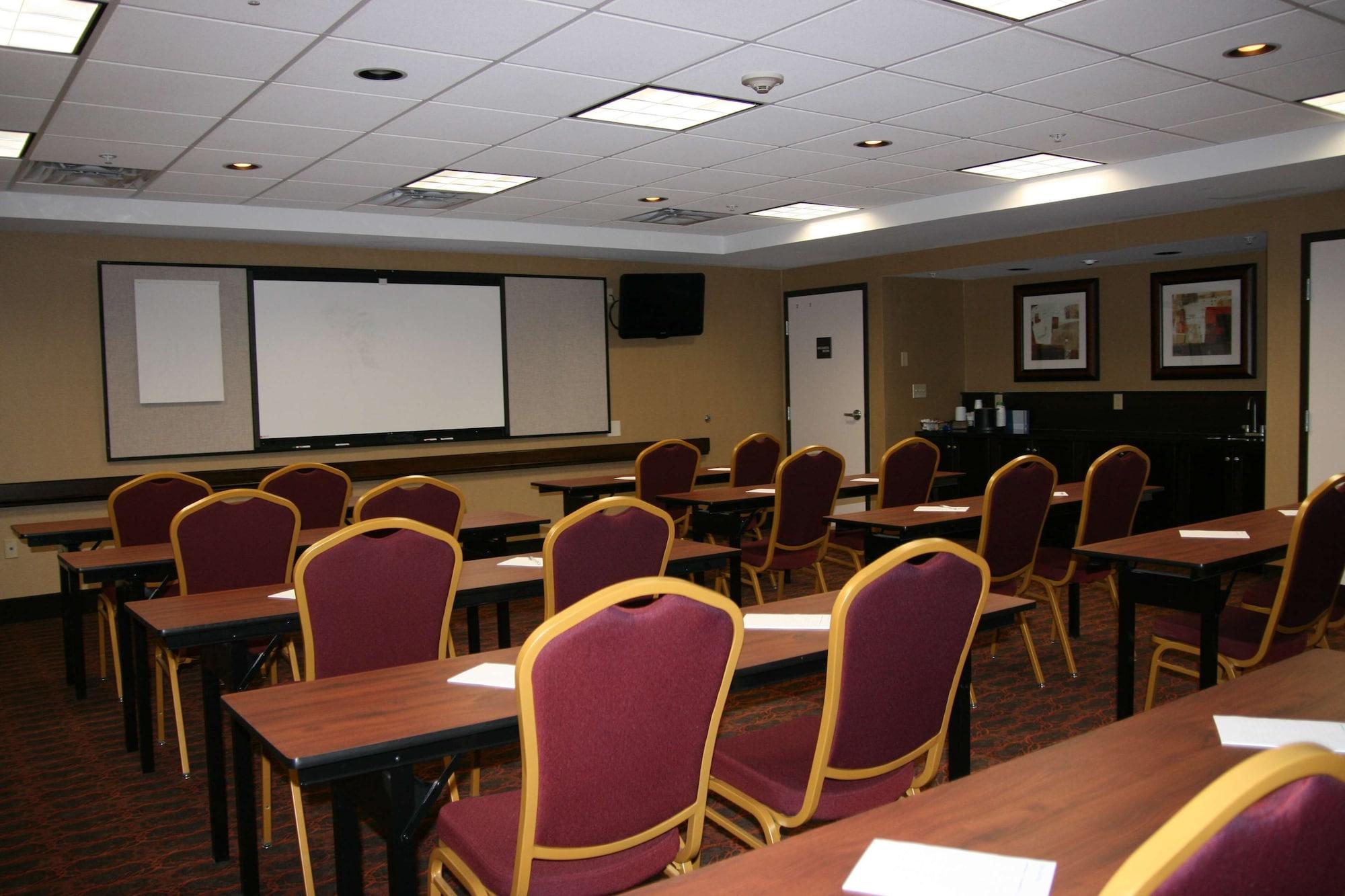 Sala de Reuniones Hampton Inn & Suites Peru