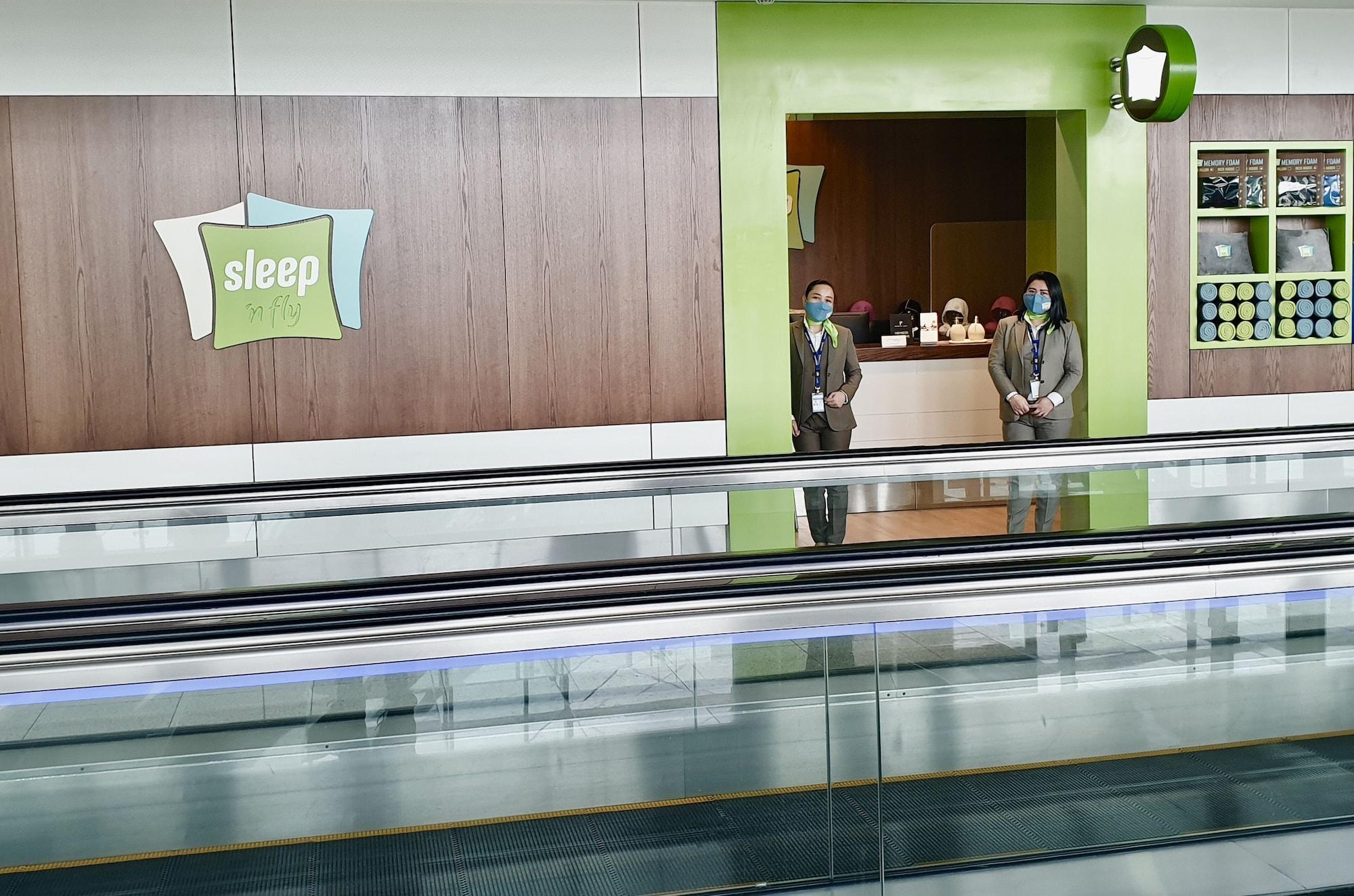 Vista Exterior Sleepover Terminal 1, Concourse D – formerly sleep ‘n fly