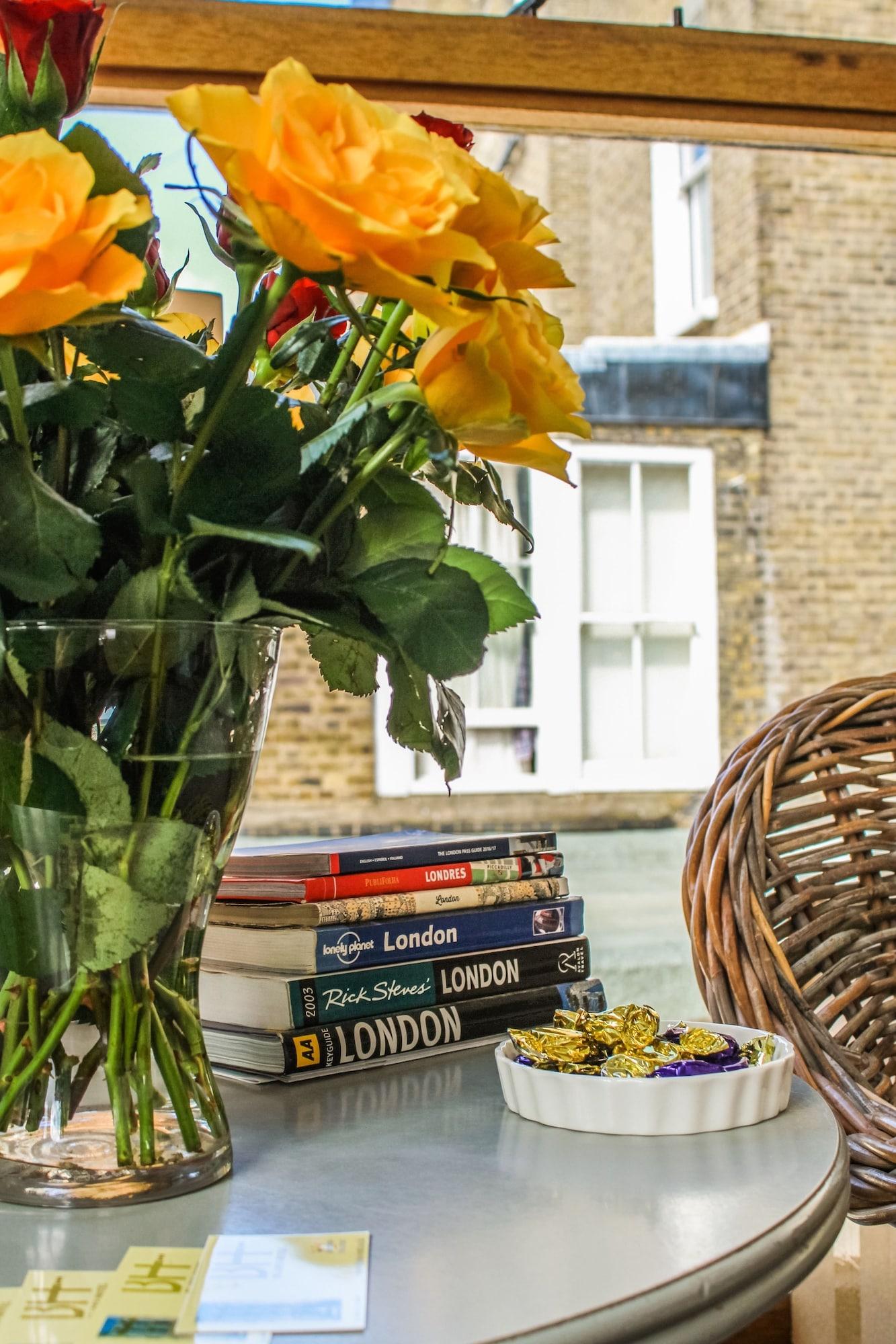 Vista Lobby Blades Hotel