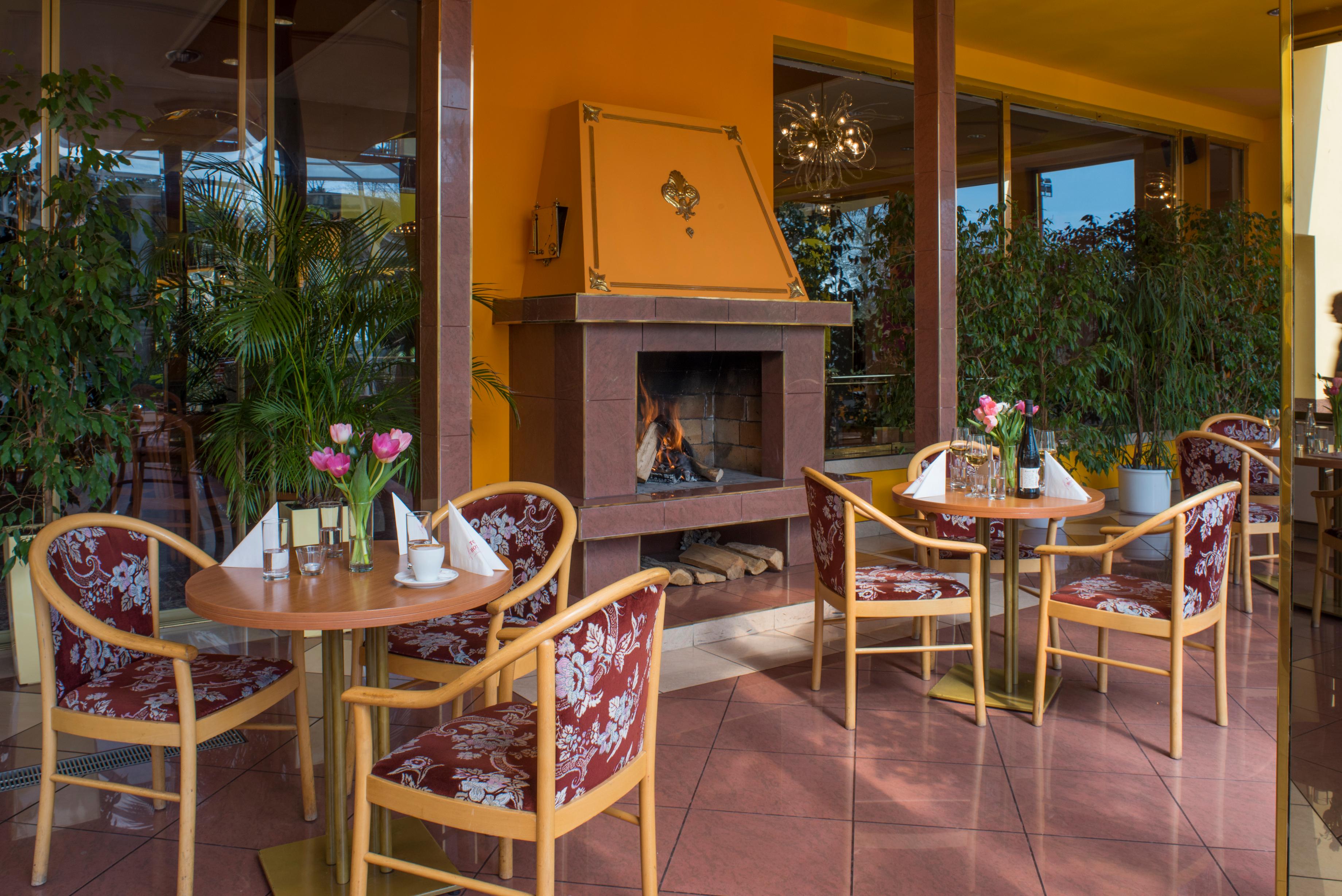 Vista Lobby TOP HOTEL Praha & Conference Centre