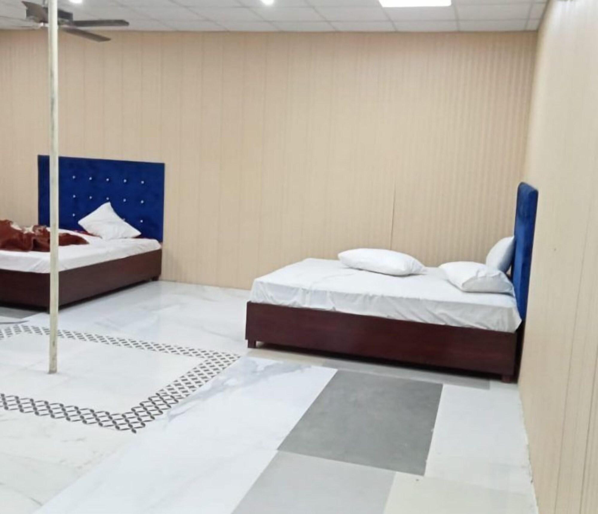 Habitación Punjab Continental Hotel