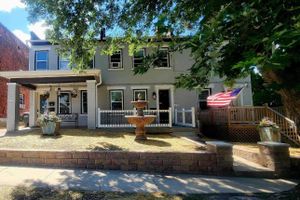 Alquiler Vacacional - Amazing! 2 Bed Townhouse in the HEART of Dbq!