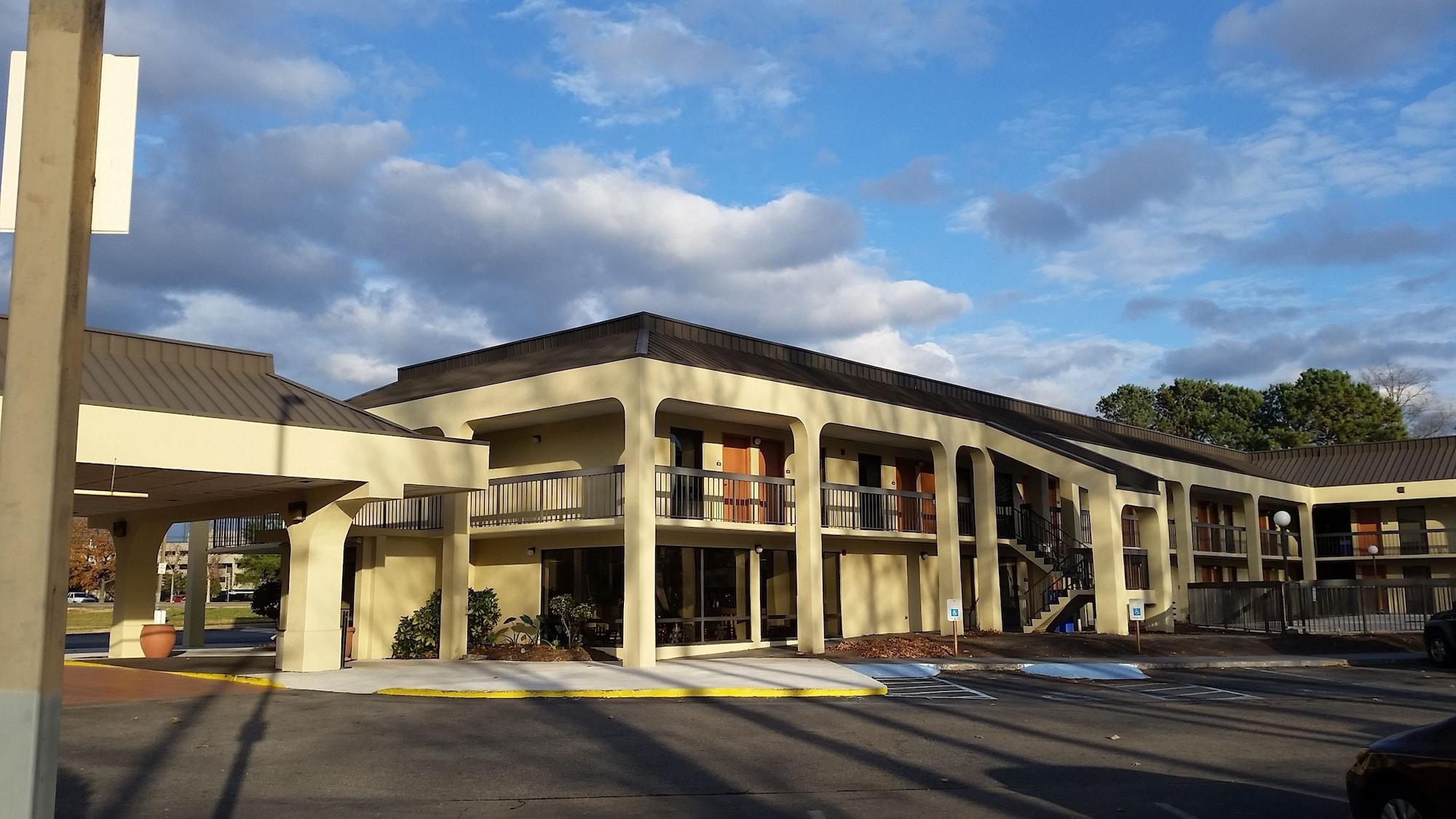 Vista Exterior Days Inn by Wyndham Norfolk Airport